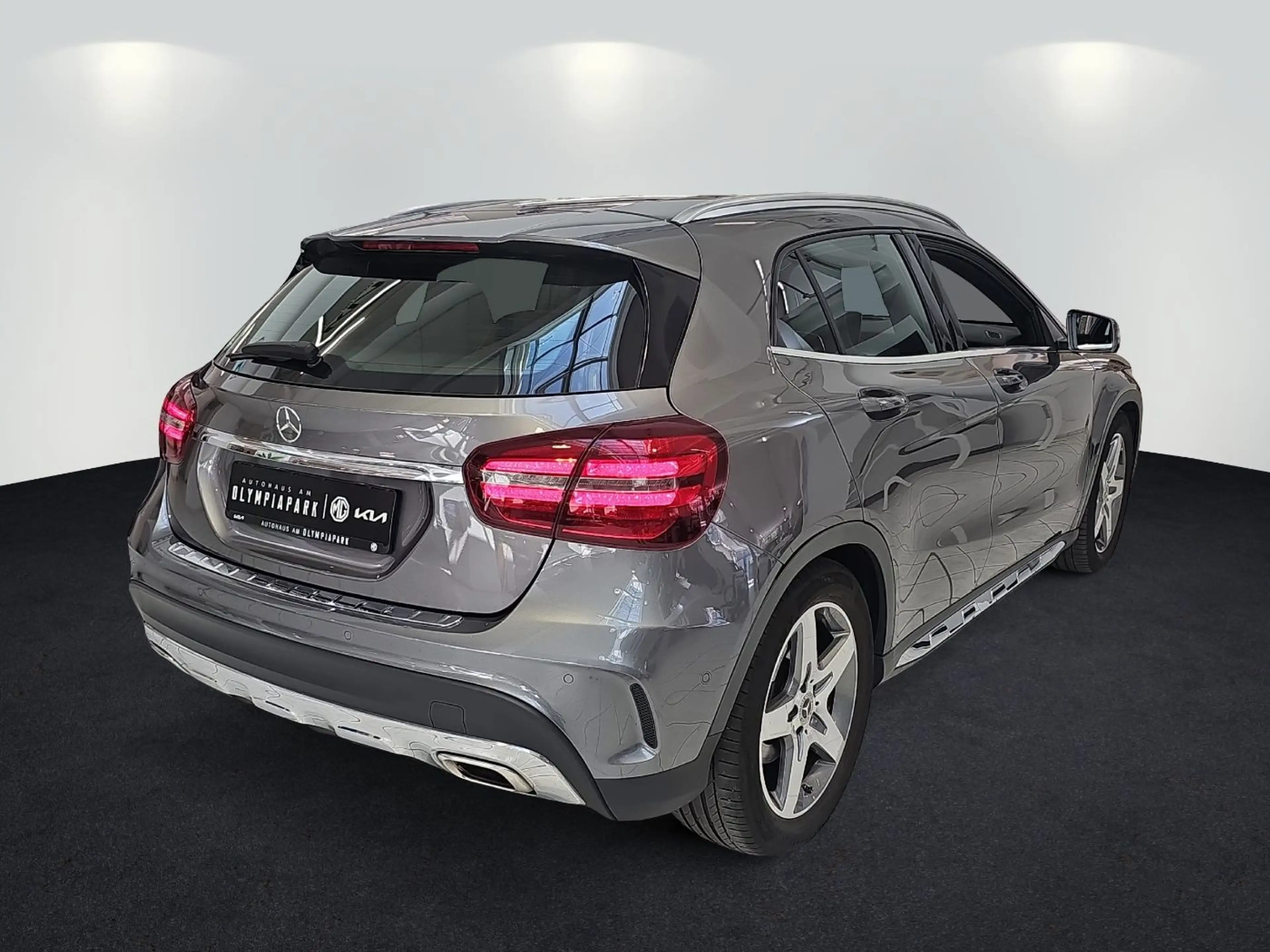 Mercedes-Benz GLA 180 AMG Line TOT-WINKEL*360°KAM*NAVI*KLIMAA.* — photo 4