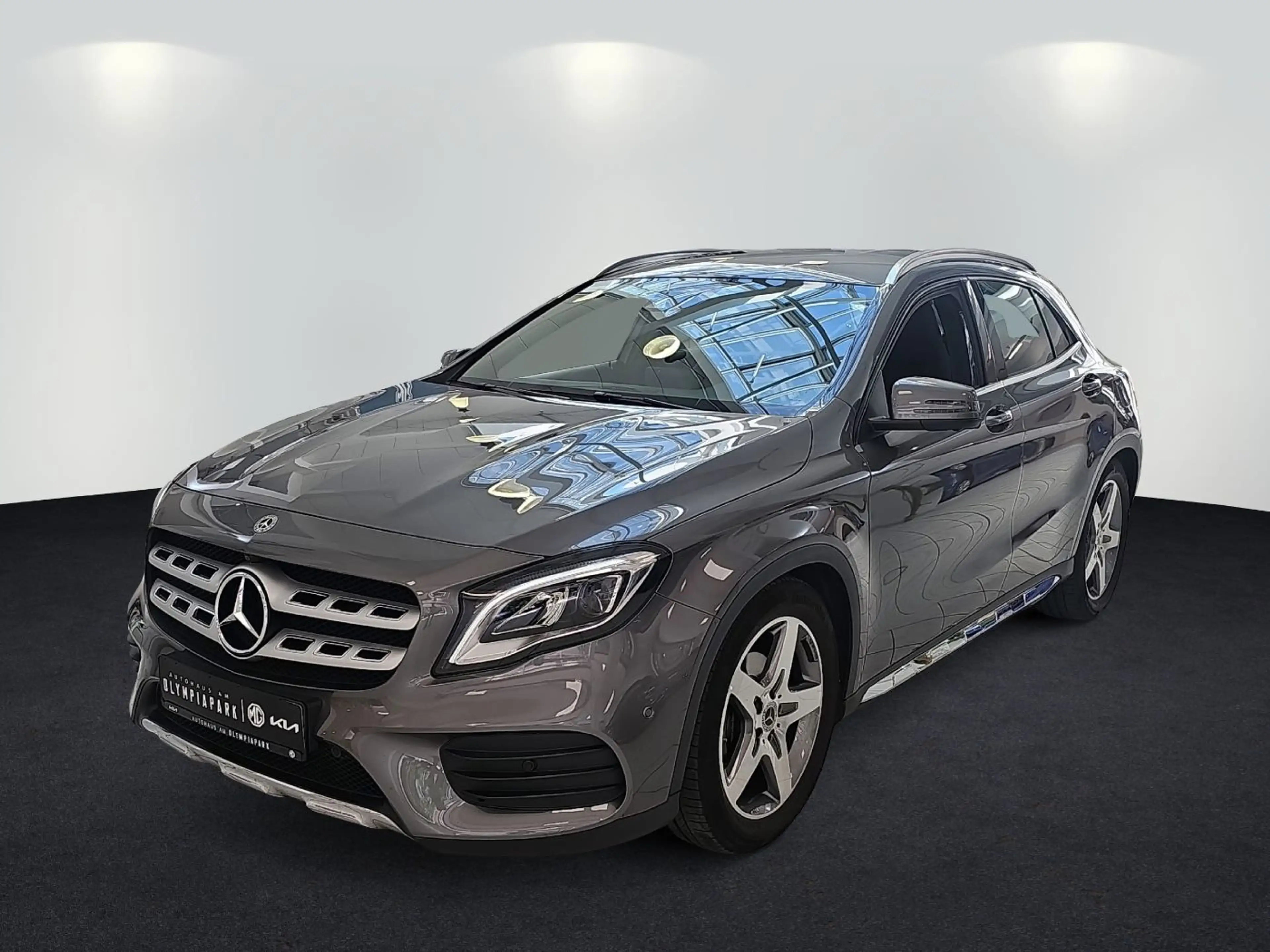 Mercedes-Benz GLA 180 AMG Line TOT-WINKEL*360°KAM*NAVI*KLIMAA.* — photo 2