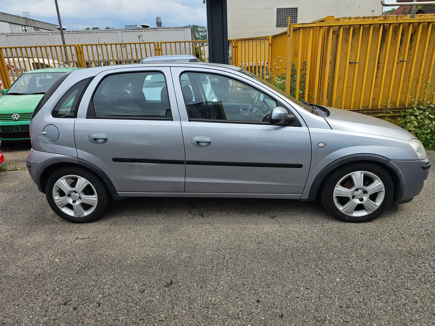 Opel Corsa 1.2 16V Tüv bis 05.2026 Grau - 2