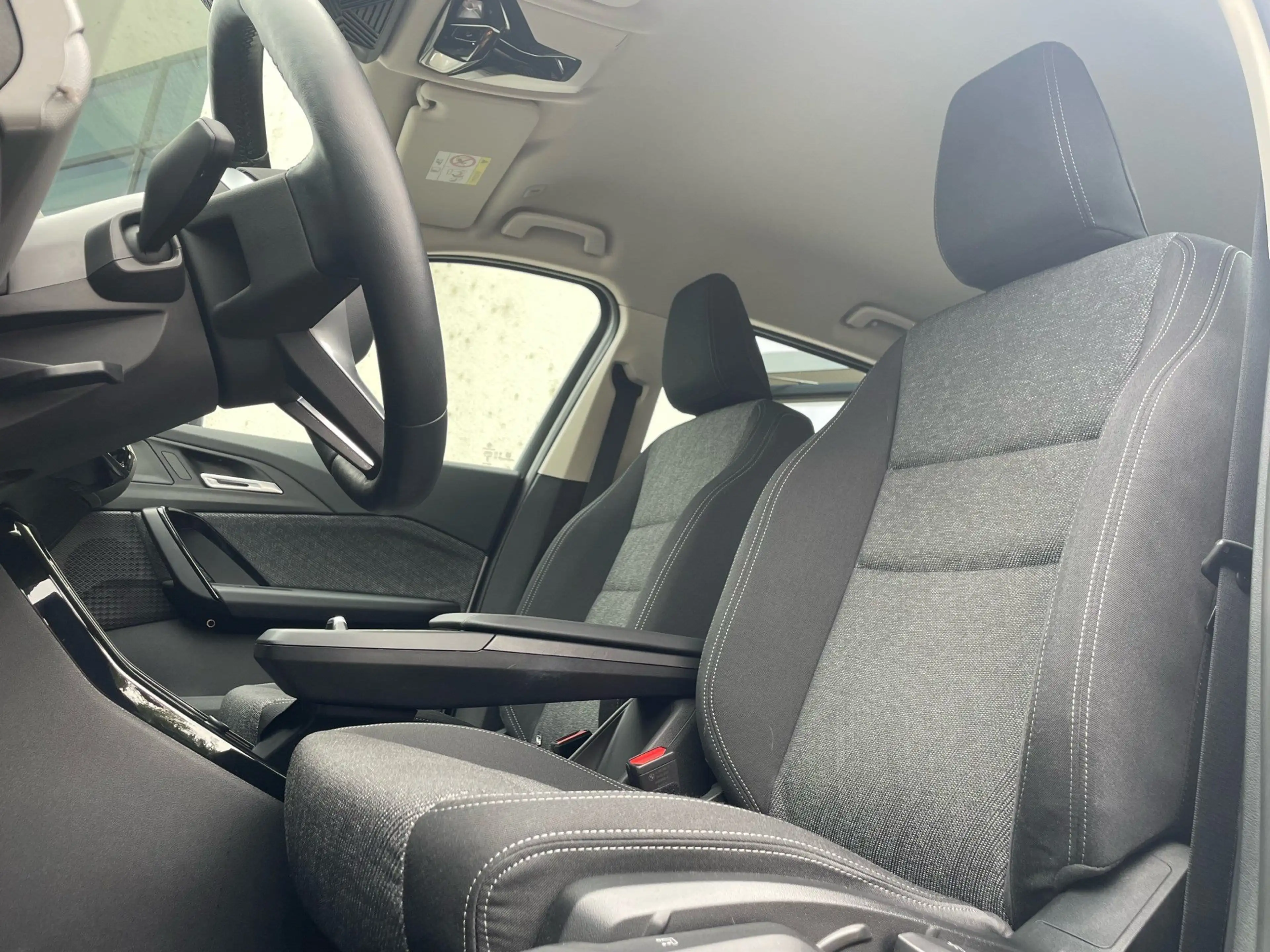 BMW X1 sDrive20d || AHK Keyless adapt.LED — photo 8