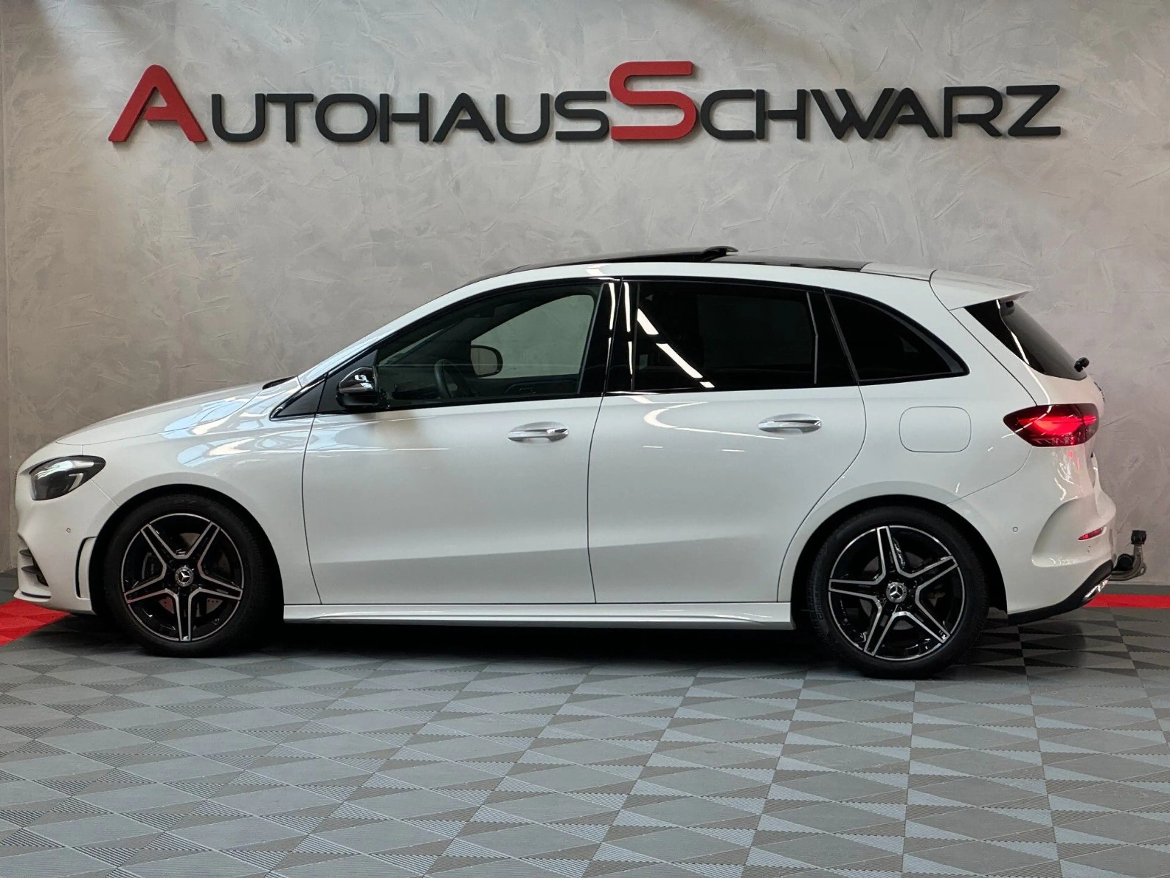 Mercedes-Benz B 220 d AMG Pano AHK Wide Night StdHeiz Kamera — photo 4