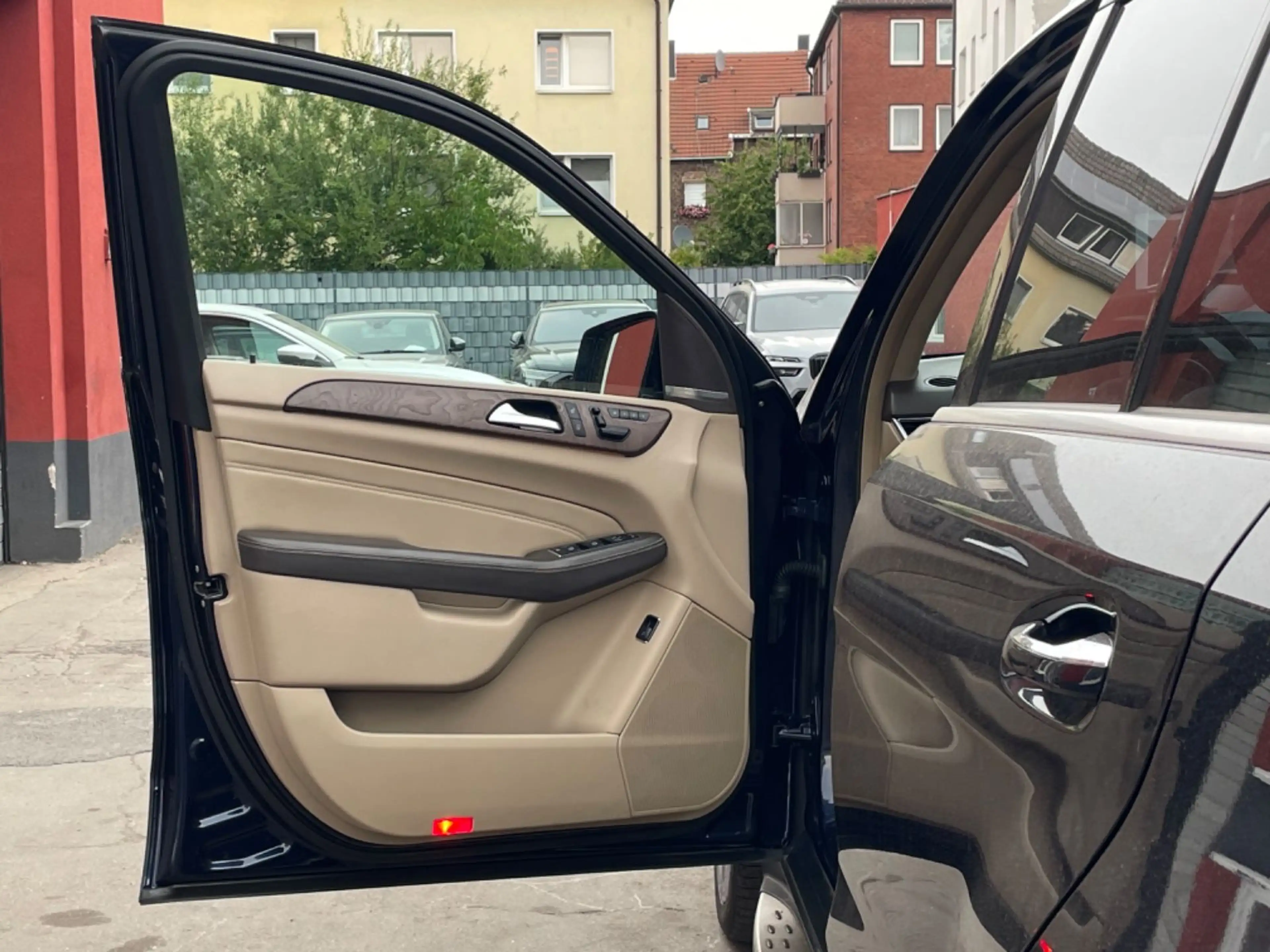 Mercedes-Benz ML 350 4Matic AMG /S-DACH/R-KAMERA/MEMORY/LEDER — photo 10