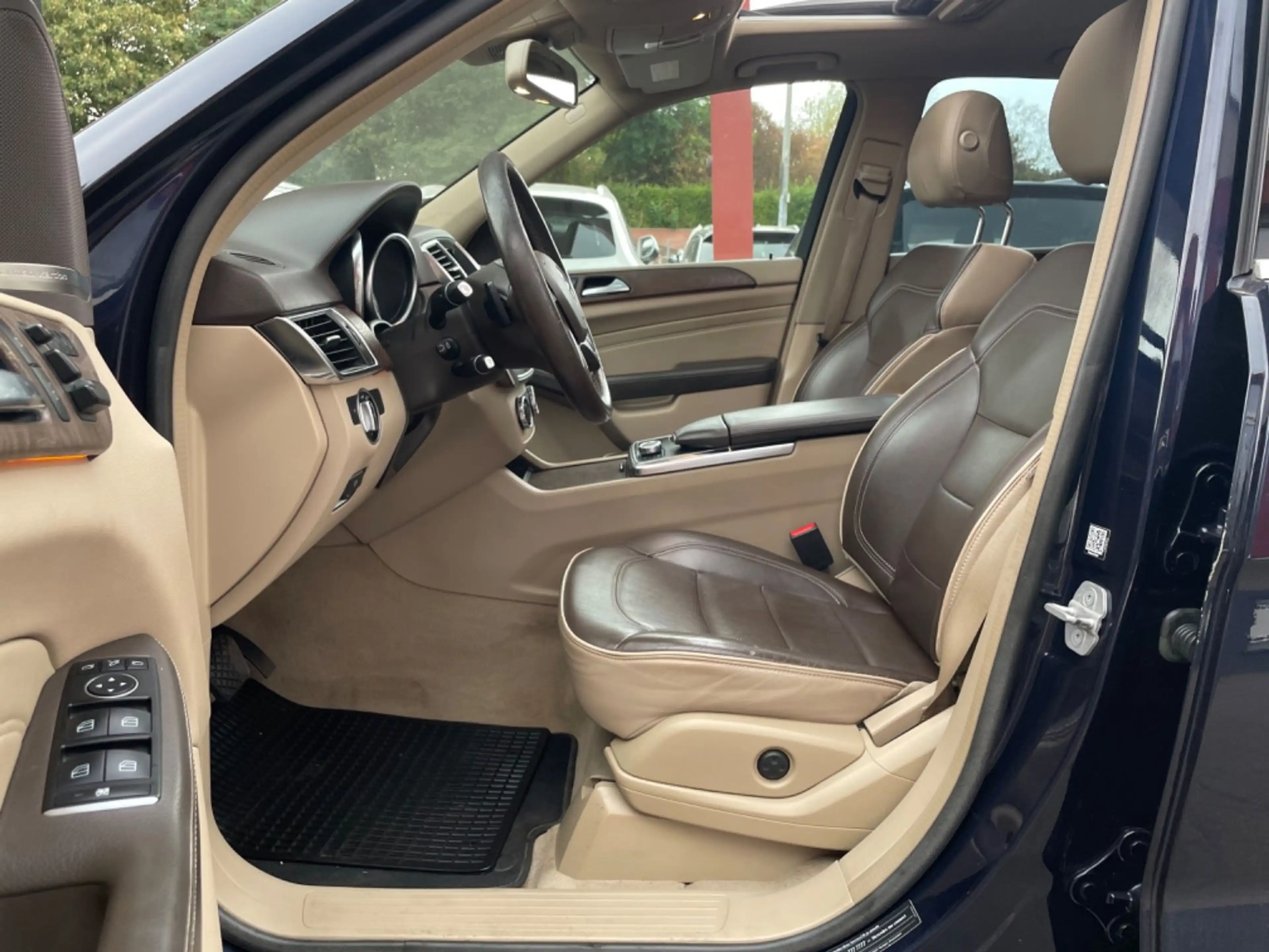Mercedes-Benz ML 350 4Matic AMG /S-DACH/R-KAMERA/MEMORY/LEDER — photo 12