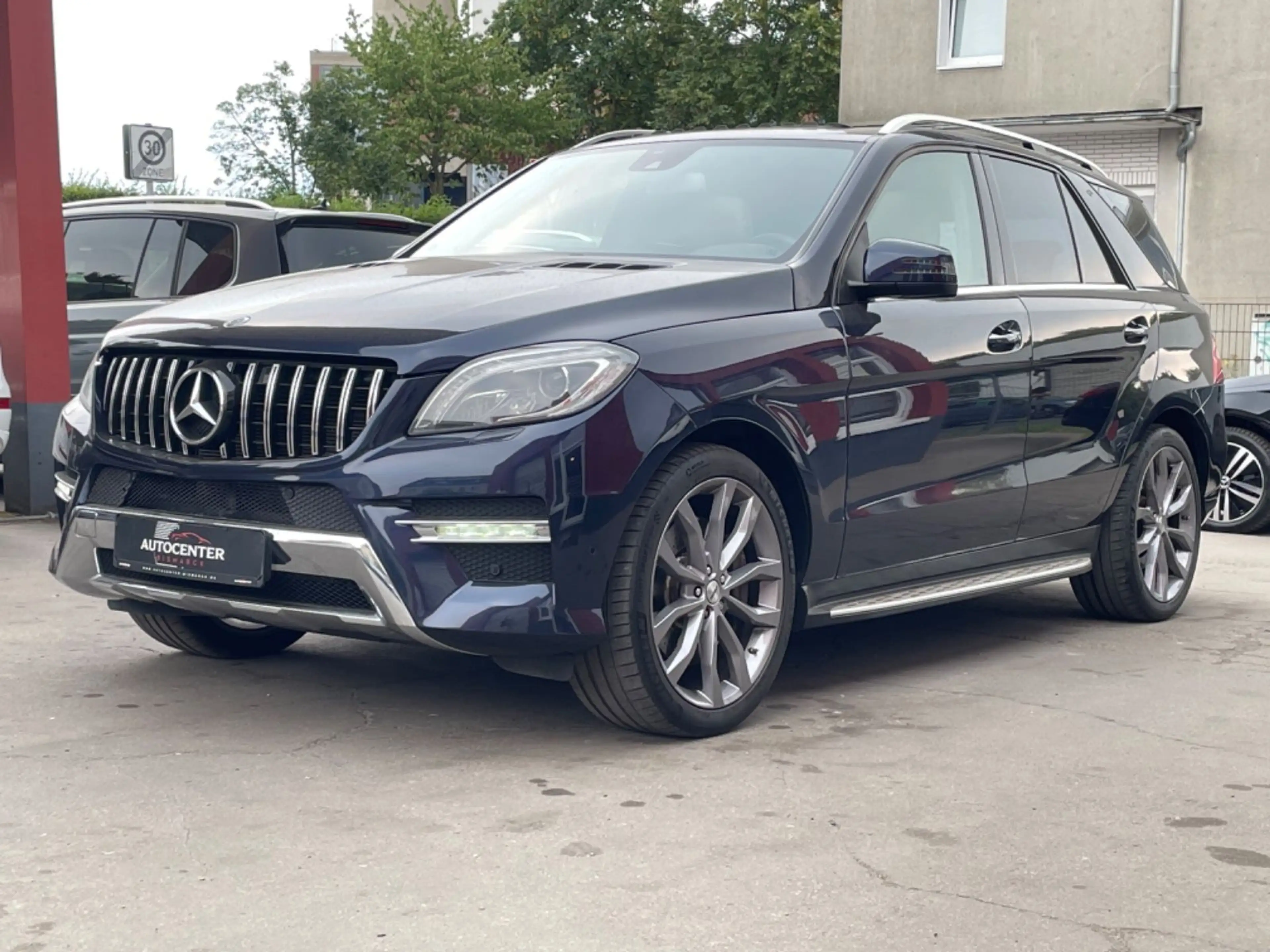 Mercedes-Benz ML 350 4Matic AMG /S-DACH/R-KAMERA/MEMORY/LEDER — photo 4