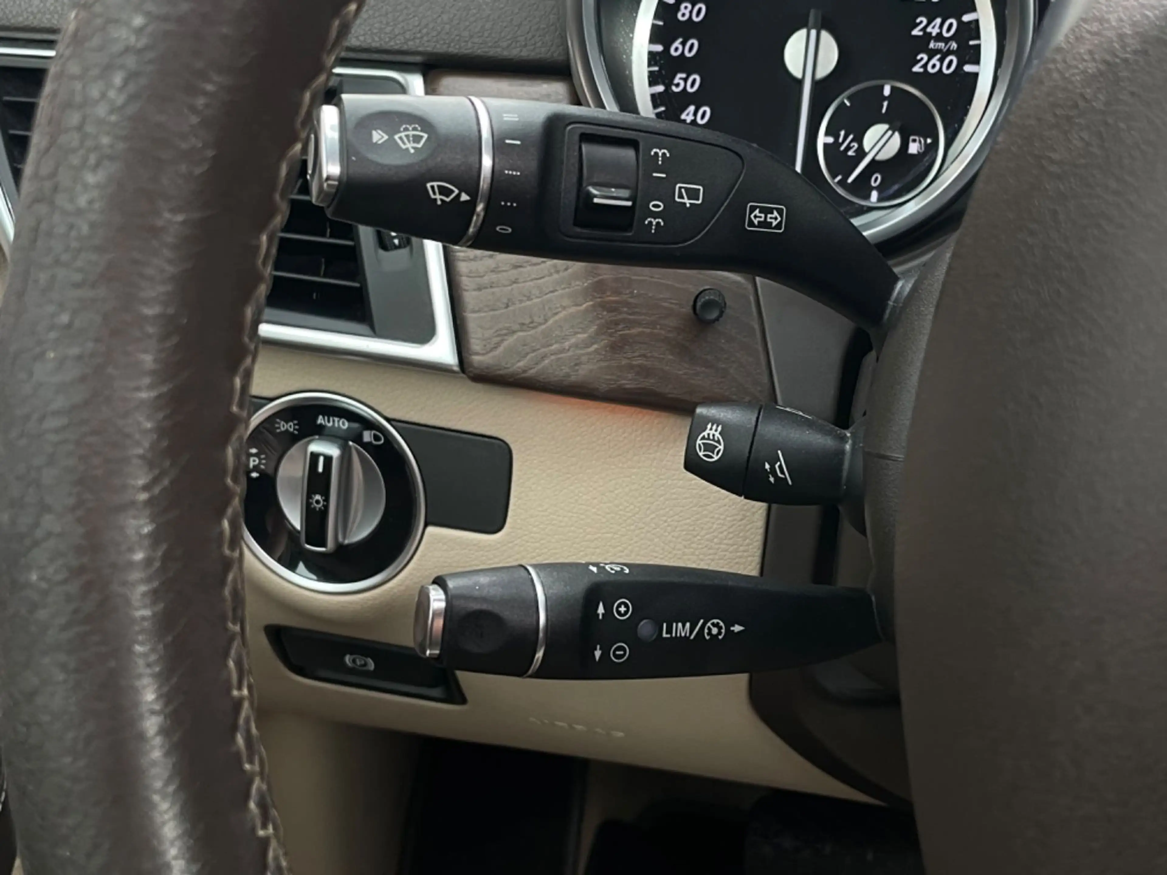 Mercedes-Benz ML 350 4Matic AMG /S-DACH/R-KAMERA/MEMORY/LEDER — photo 15