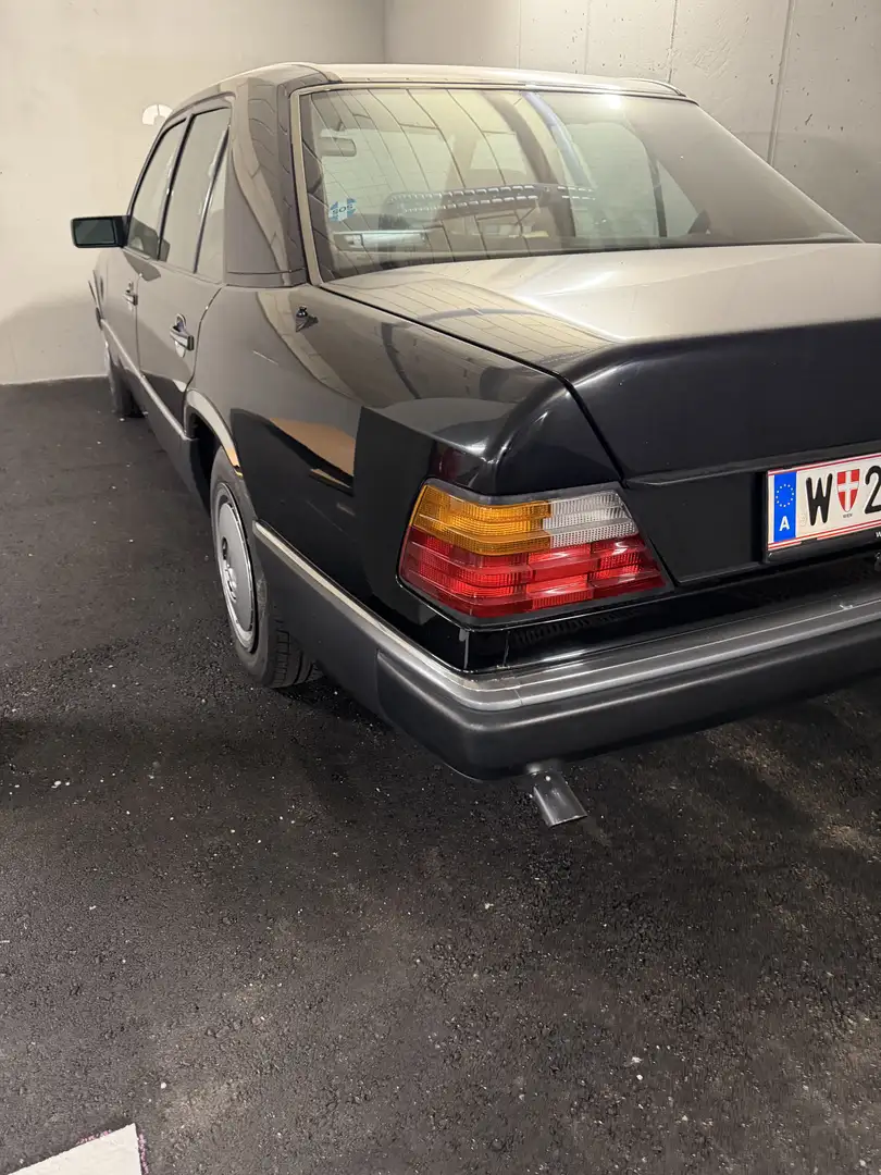 Mercedes-Benz 200 E 200 - 1