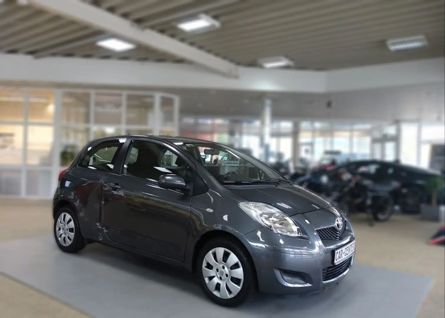 Toyota Yaris Cool+ Grau - 2