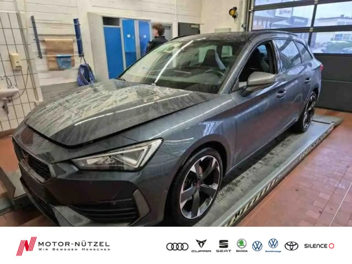 CUPRA Leon ST 1.5 eTSI DSG LED+ACC+NAV+APP+SHZ+RFK+PDC Grau - 1