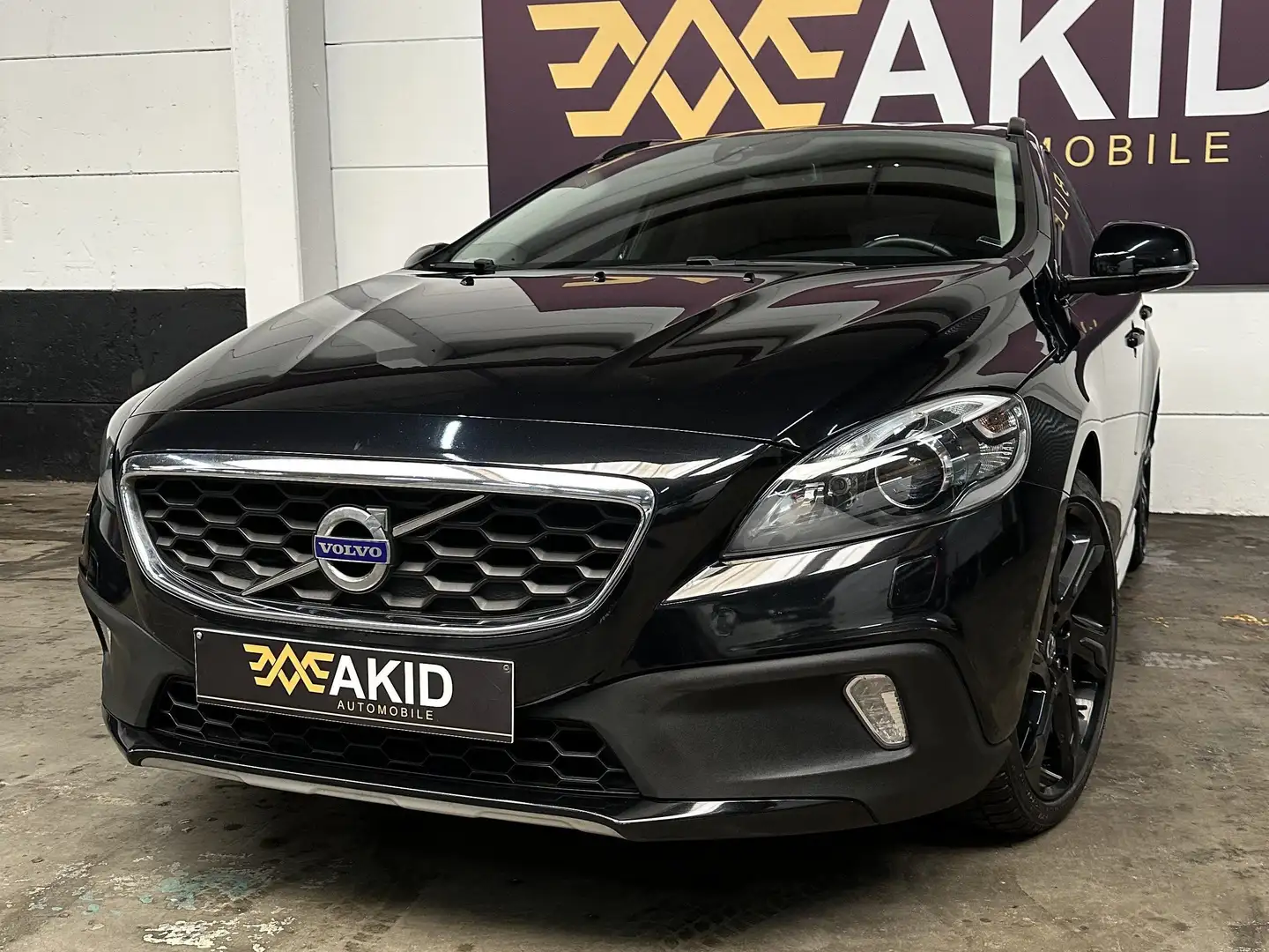 Volvo V40 Cross Country V40 Cross Country 1.6 D2 Base Powershift Zwart - 1