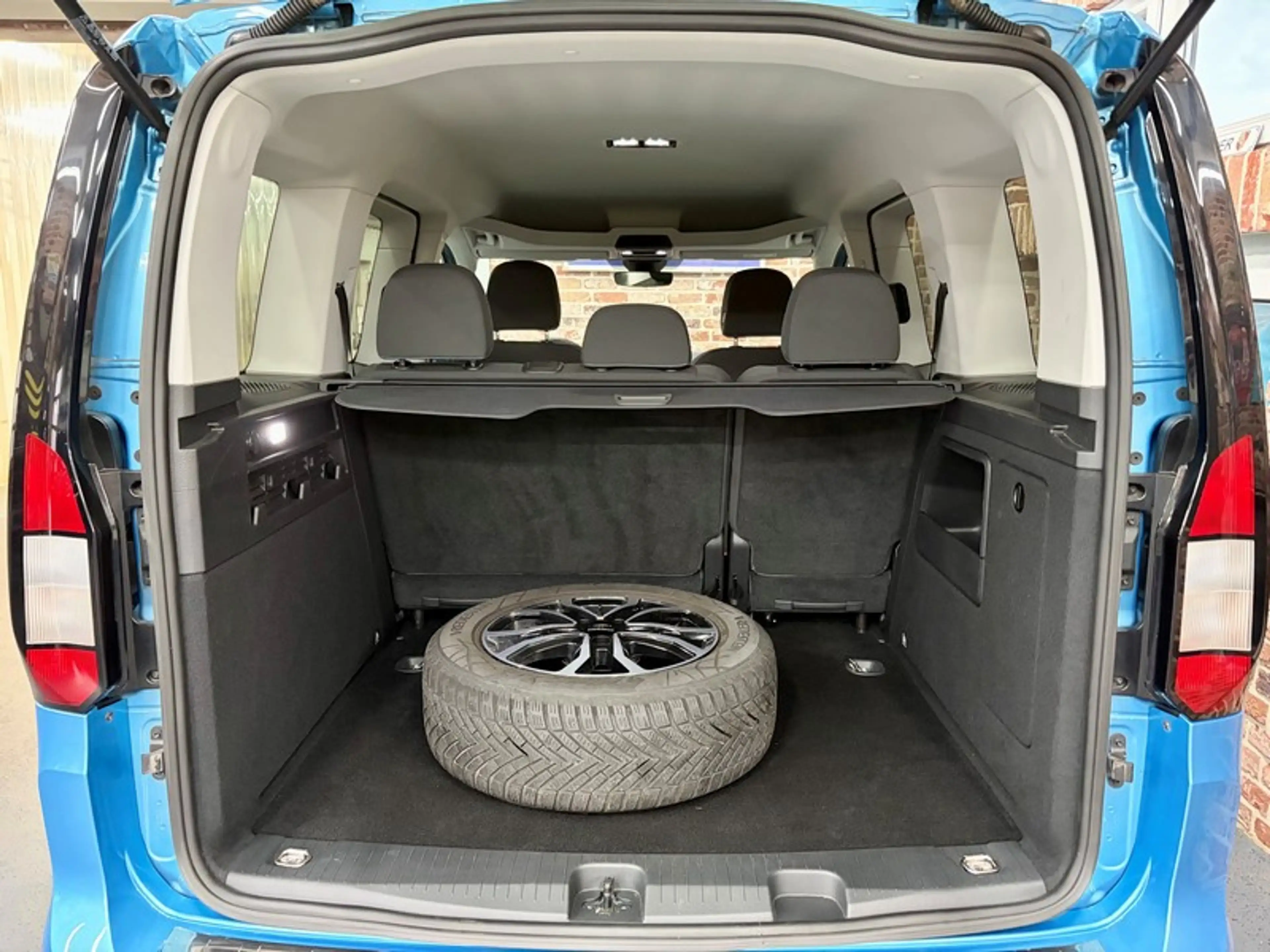 Ford Tourneo Connect Tourneo Connect 2.0 TDCi 122cv Auto ACTIVE — photo 7
