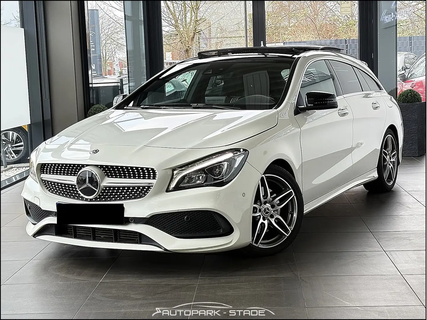 Mercedes-Benz CLA 220 d AMG Line Pano H/K Ass. Weiß - 2