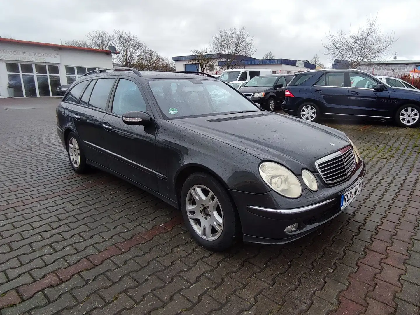 Mercedes-Benz E 320 T CDI Classic Schwarz - 2