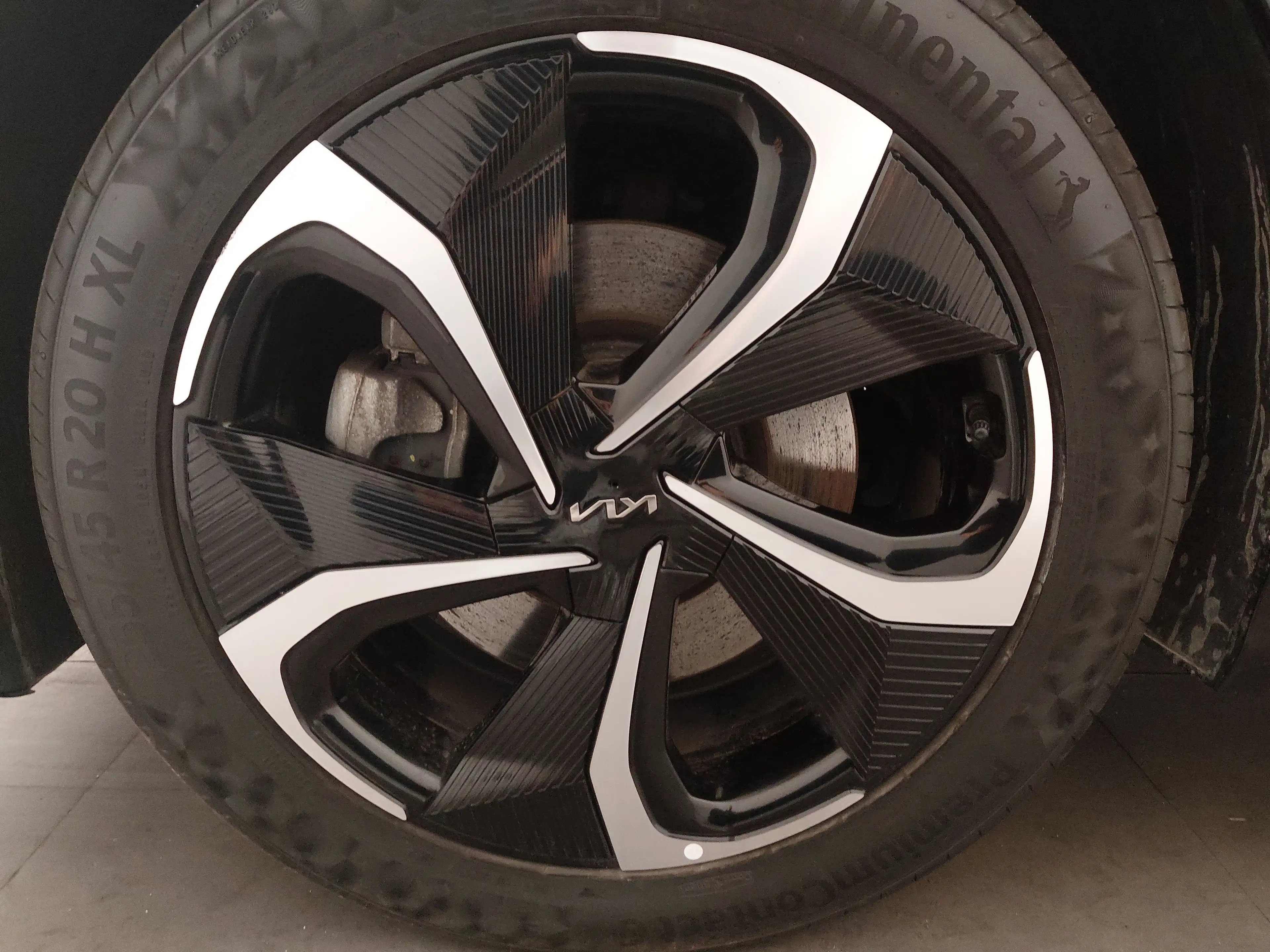 Kia EV6 — photo 8