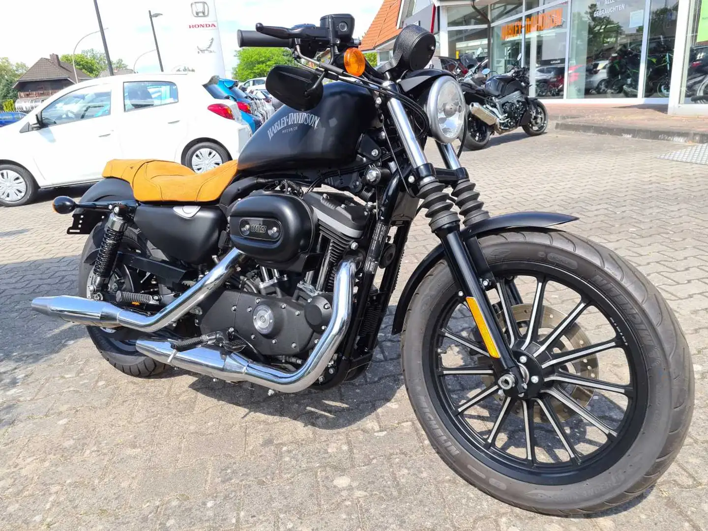 Harley-Davidson Sportster XL 883 N Iron Schwarz - 2