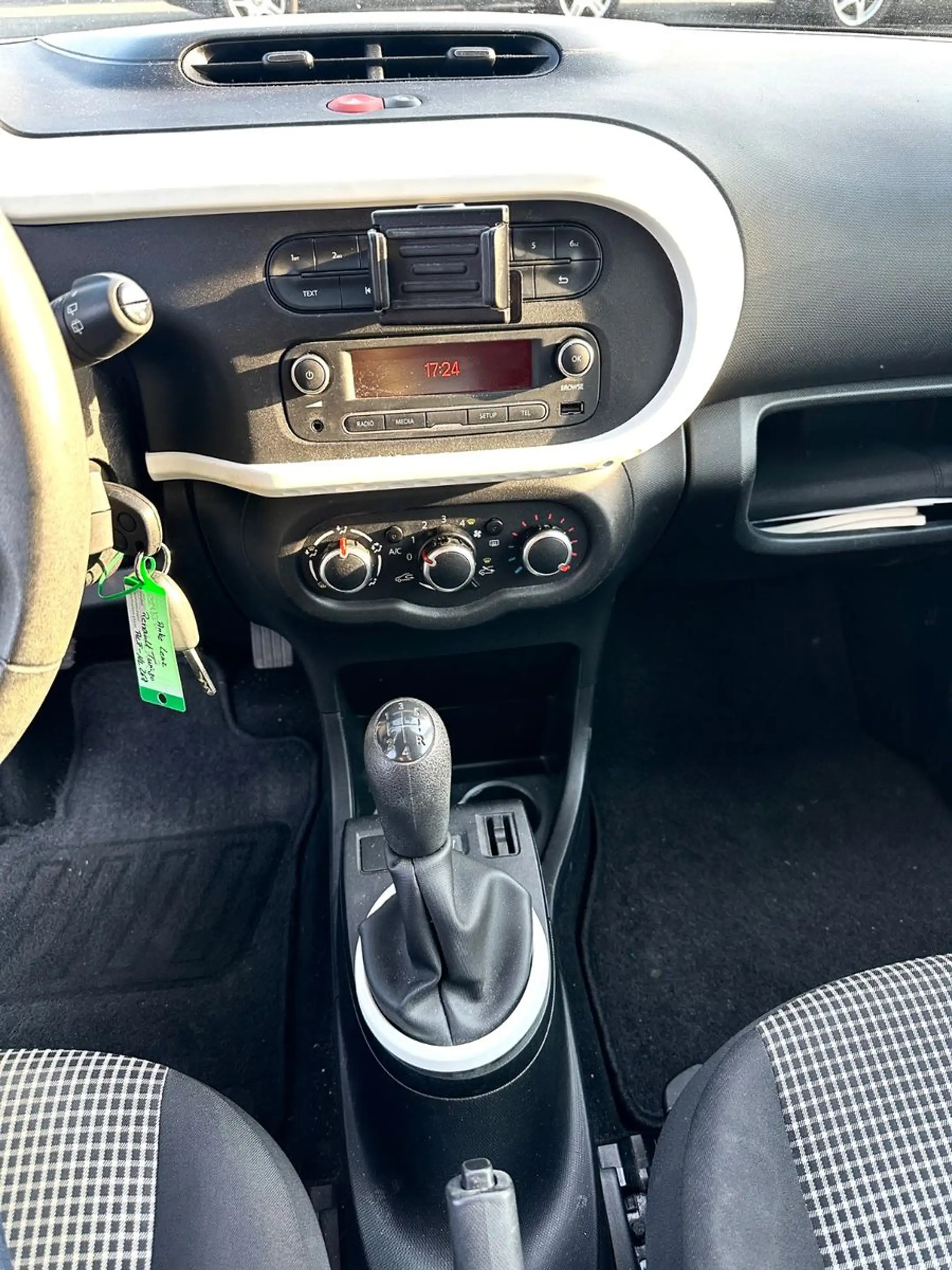 Renault Twingo Expression KLIMA / 4 Türig / Tüv NEU !!! — photo 12