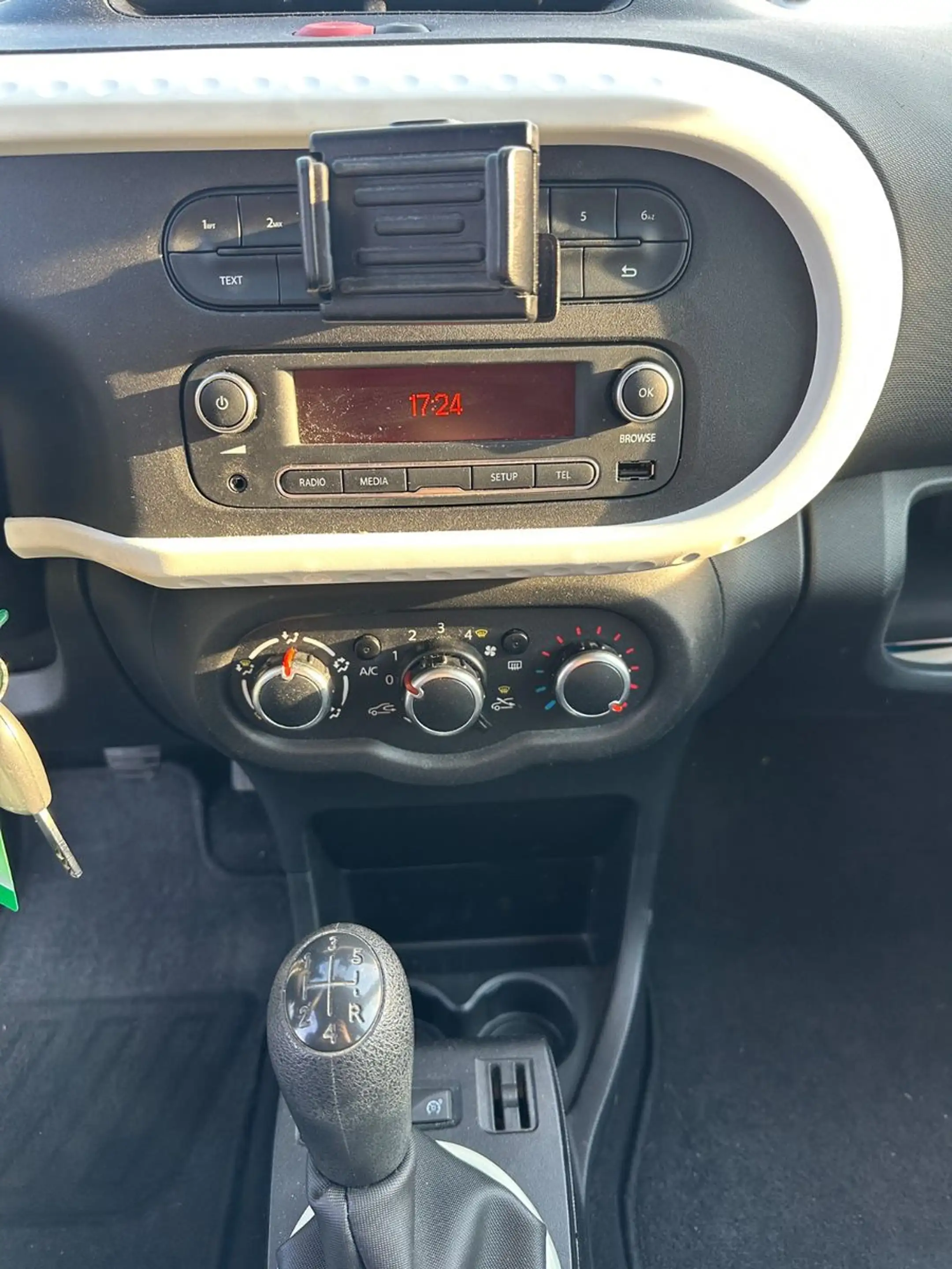 Renault Twingo Expression KLIMA / 4 Türig / Tüv NEU !!! — photo 13
