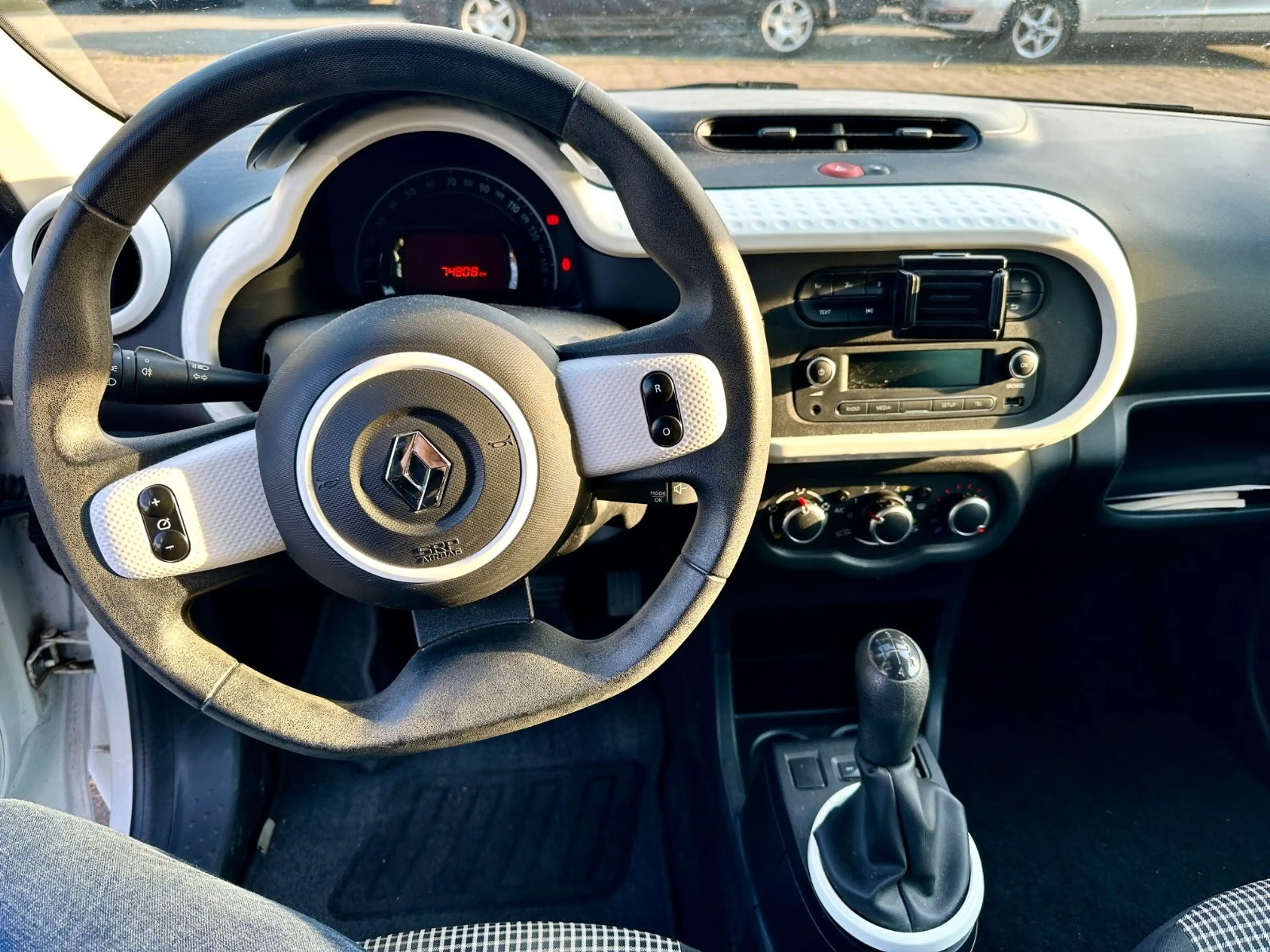 Renault Twingo Expression KLIMA / 4 Türig / Tüv NEU !!! — photo 10
