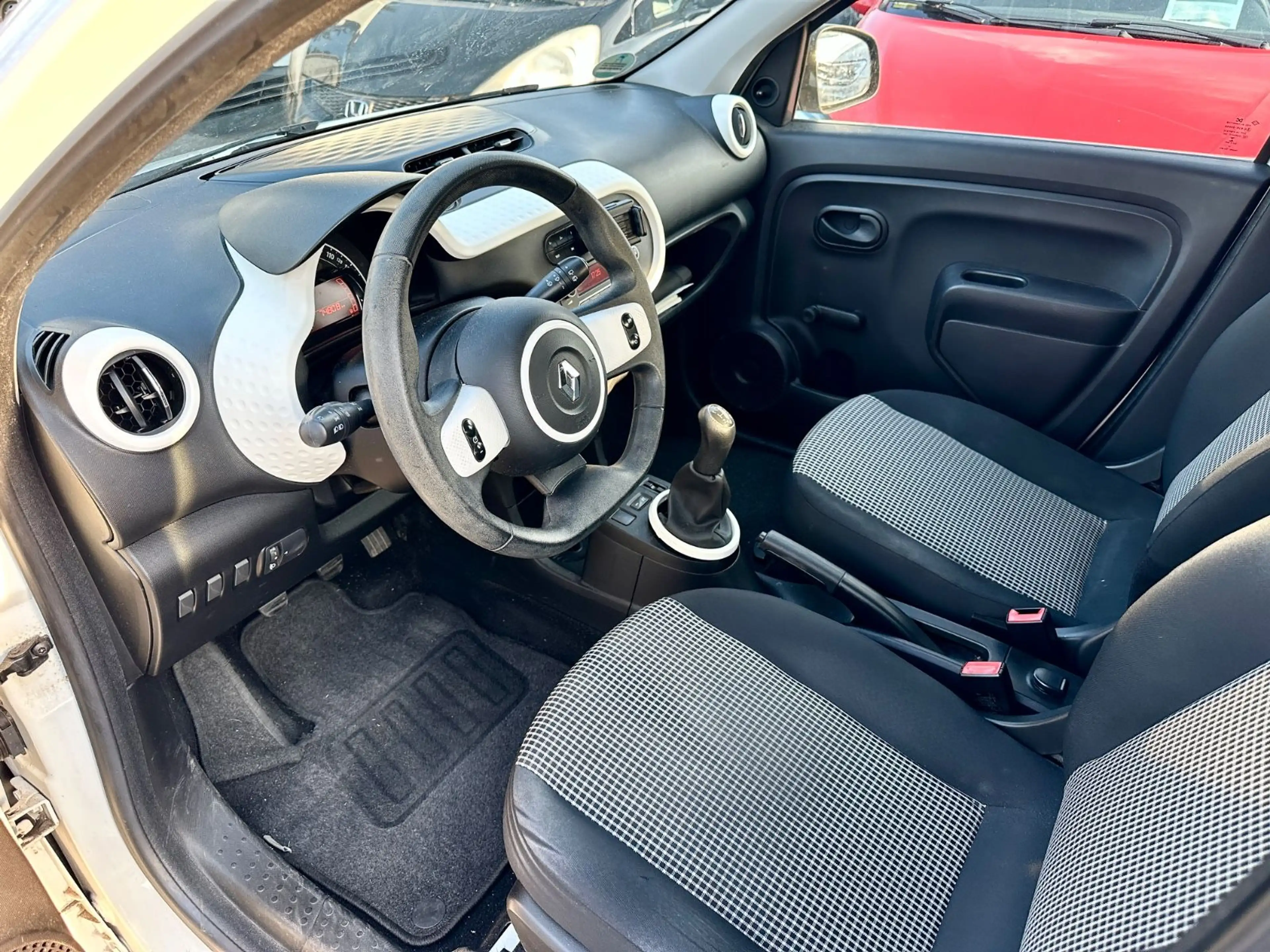 Renault Twingo Expression KLIMA / 4 Türig / Tüv NEU !!! — photo 15