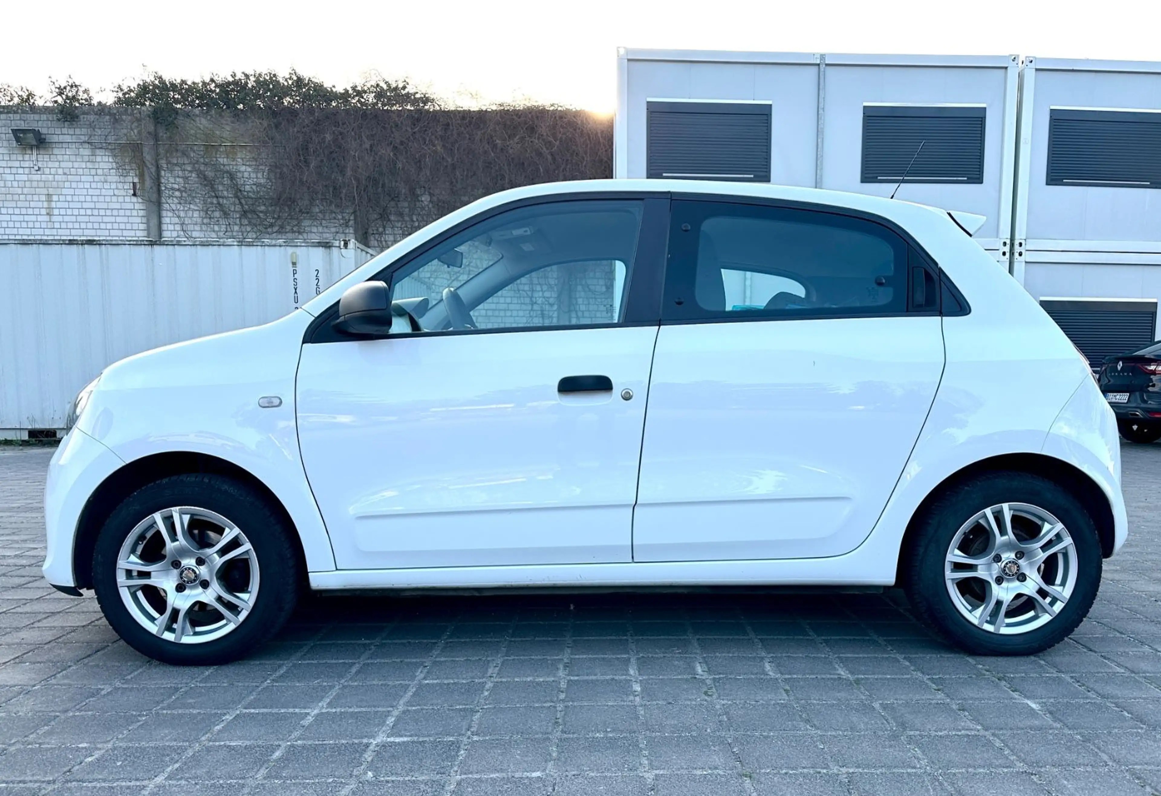 Renault Twingo Expression KLIMA / 4 Türig / Tüv NEU !!! — photo 8