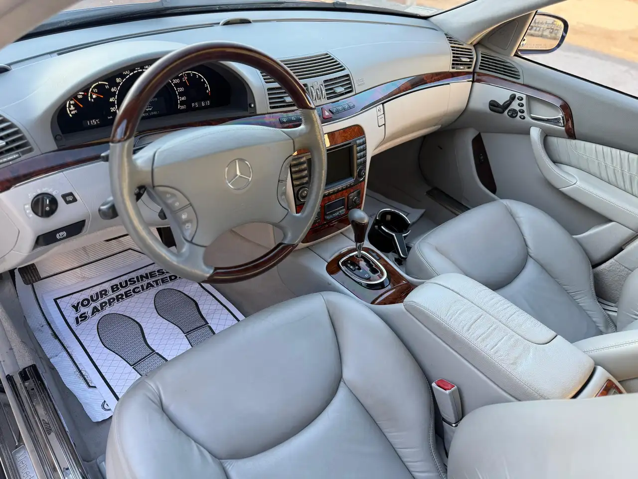 Mercedes-Benz S-Class снимка Mercedes-Benz S-Class