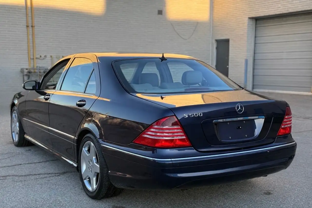 Mercedes-Benz S-Class снимка Mercedes-Benz S-Class