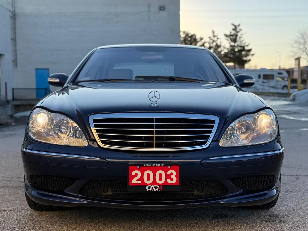 Mercedes-Benz S-Class снимка Mercedes-Benz S-Class