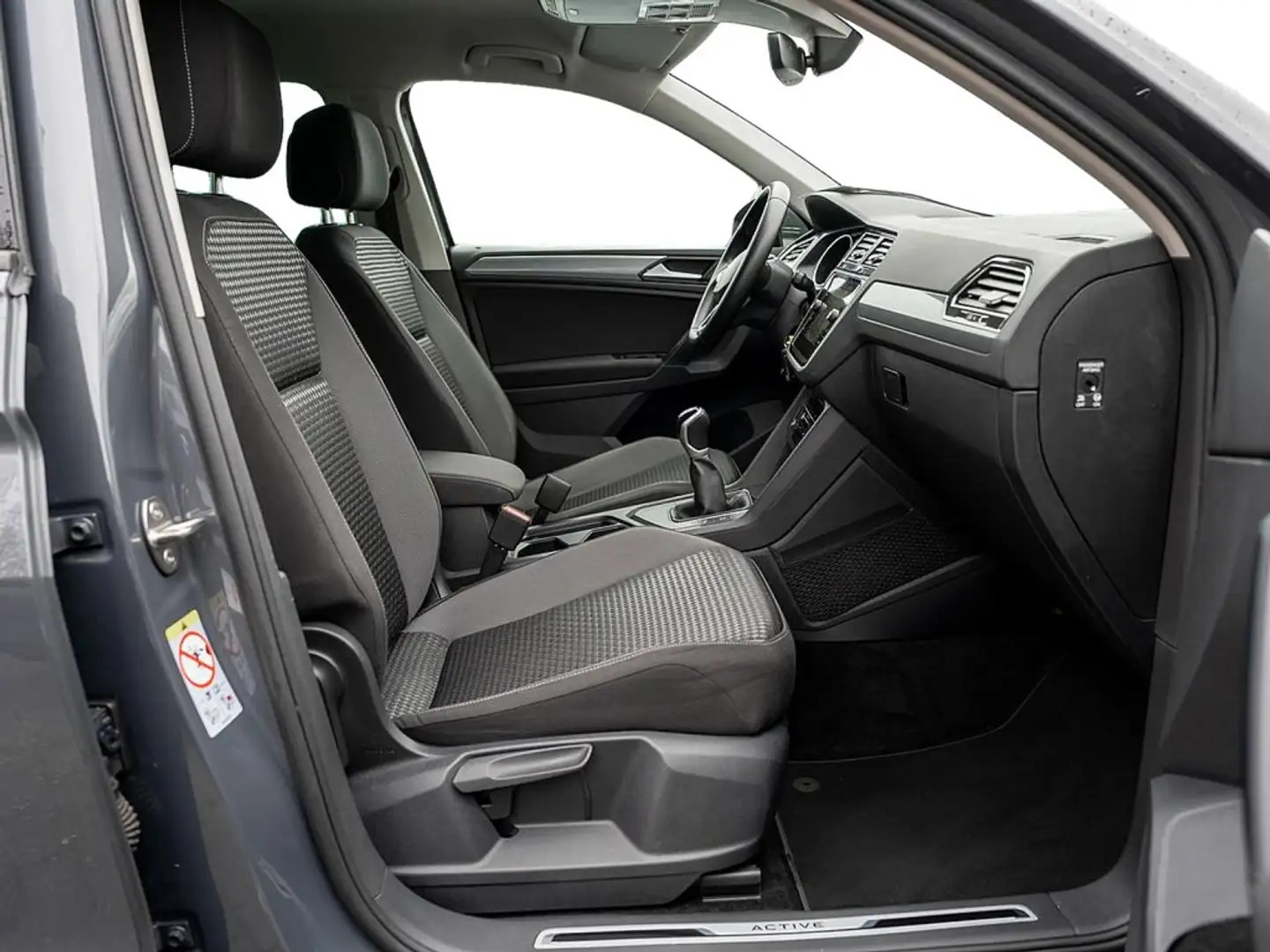 Volkswagen Tiguan 2.0 TDI Active AHK NAVI ALU SHZ Gris - 2