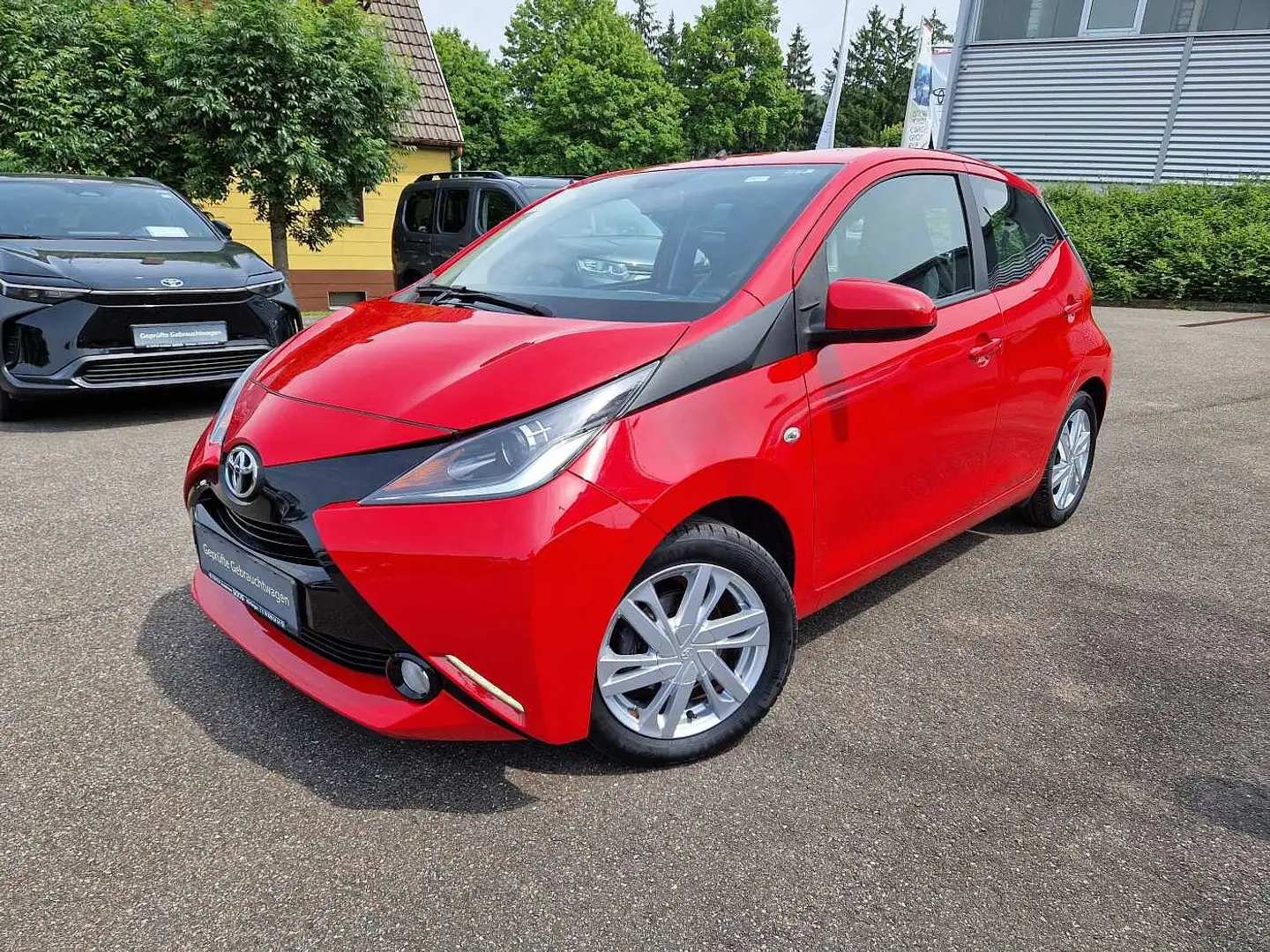 Toyota Aygo 5-Türer x-play touch Rot - 1