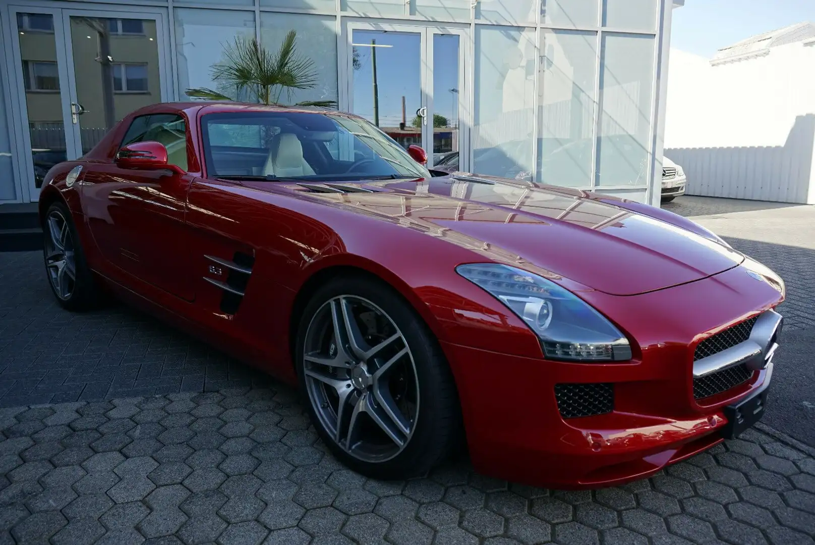 Mercedes-Benz SLS Coupe Bang&Olufsen Red - 1