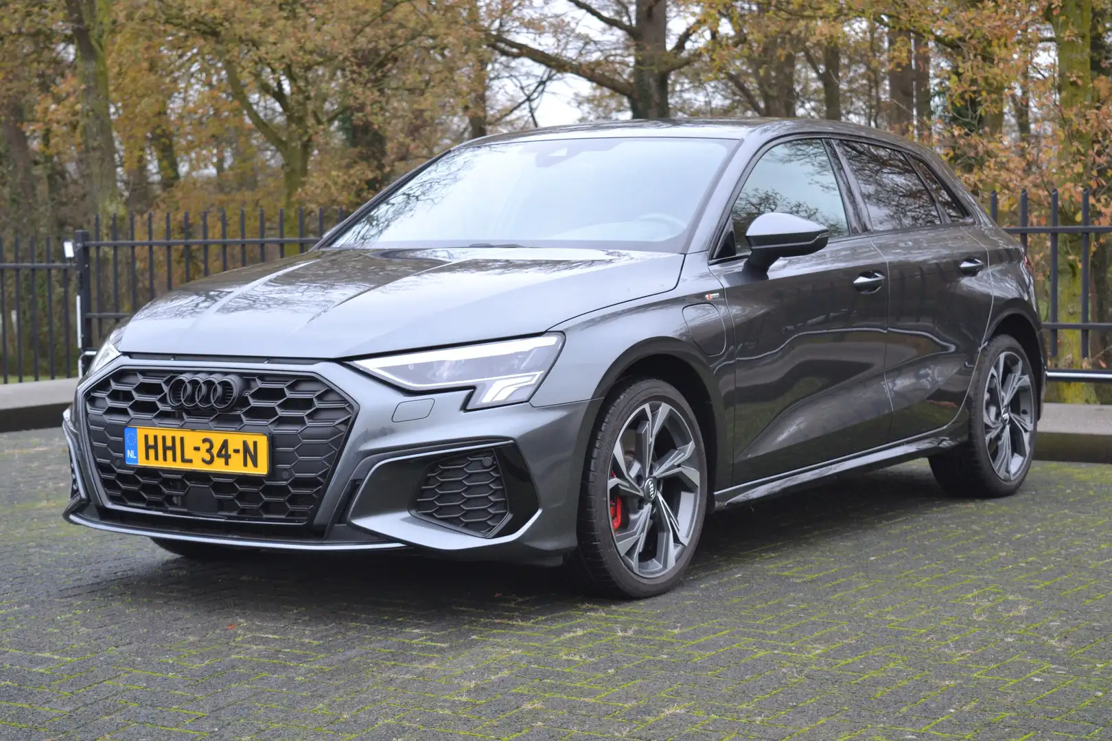 Audi A3 45 TFSI e PHEV Sportback Advanced Edition S-Line Grijs - 1