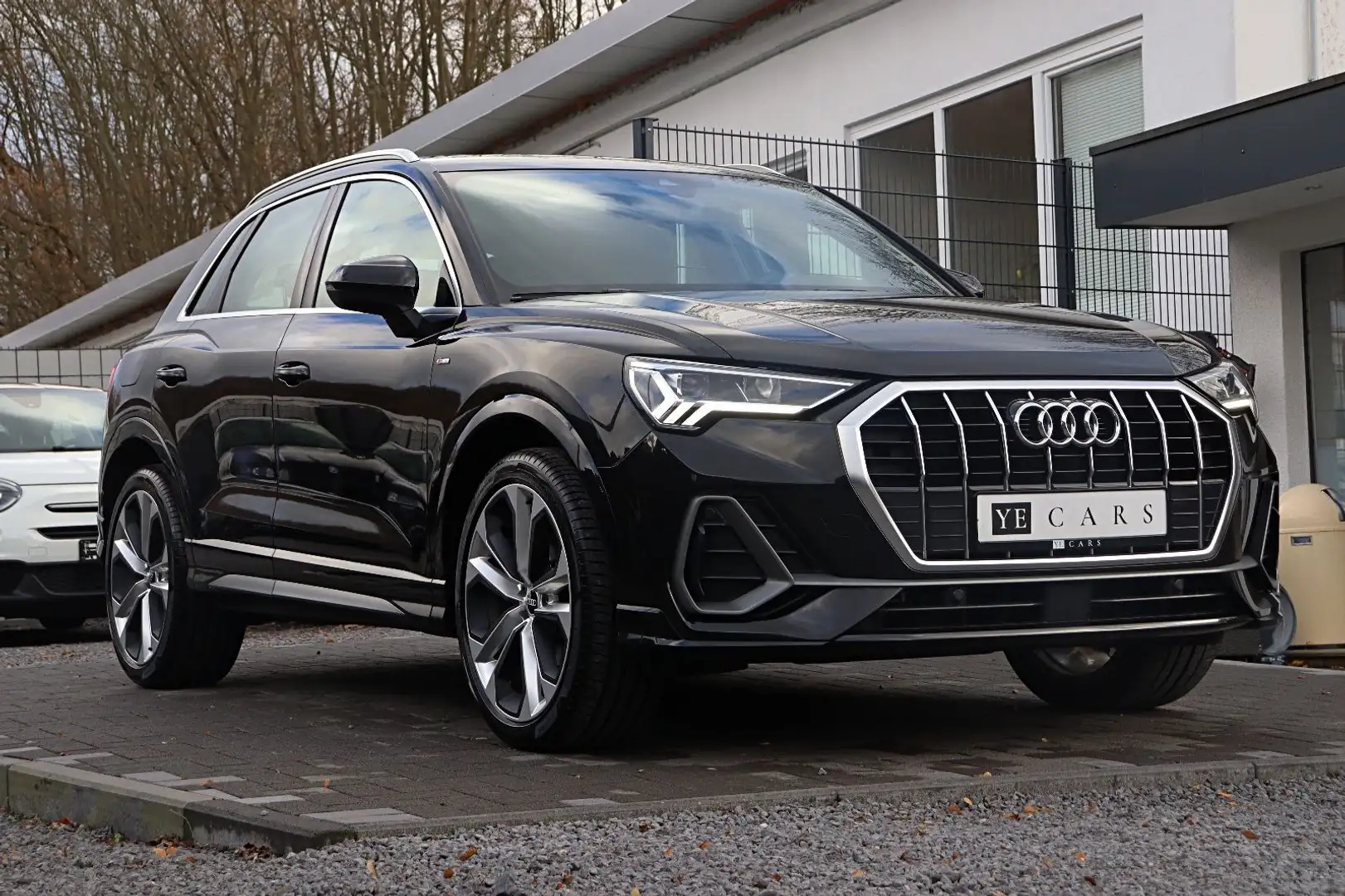 Audi Q3 35 TFSI S line  *ACC*MMI+*PDC*LED*20"* Zwart - 1