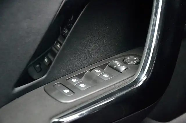 Peugeot 208 view 18