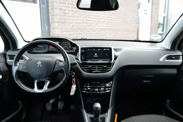 Peugeot 208 view 7