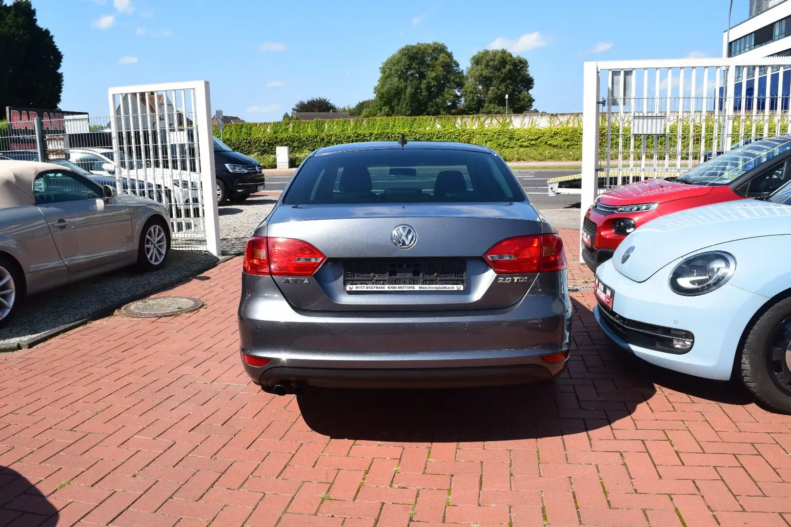 Volkswagen Jetta VI HighlineTÜV NEU,KLIMAAUTOMATIK,NAVI,PDC Gris - 2