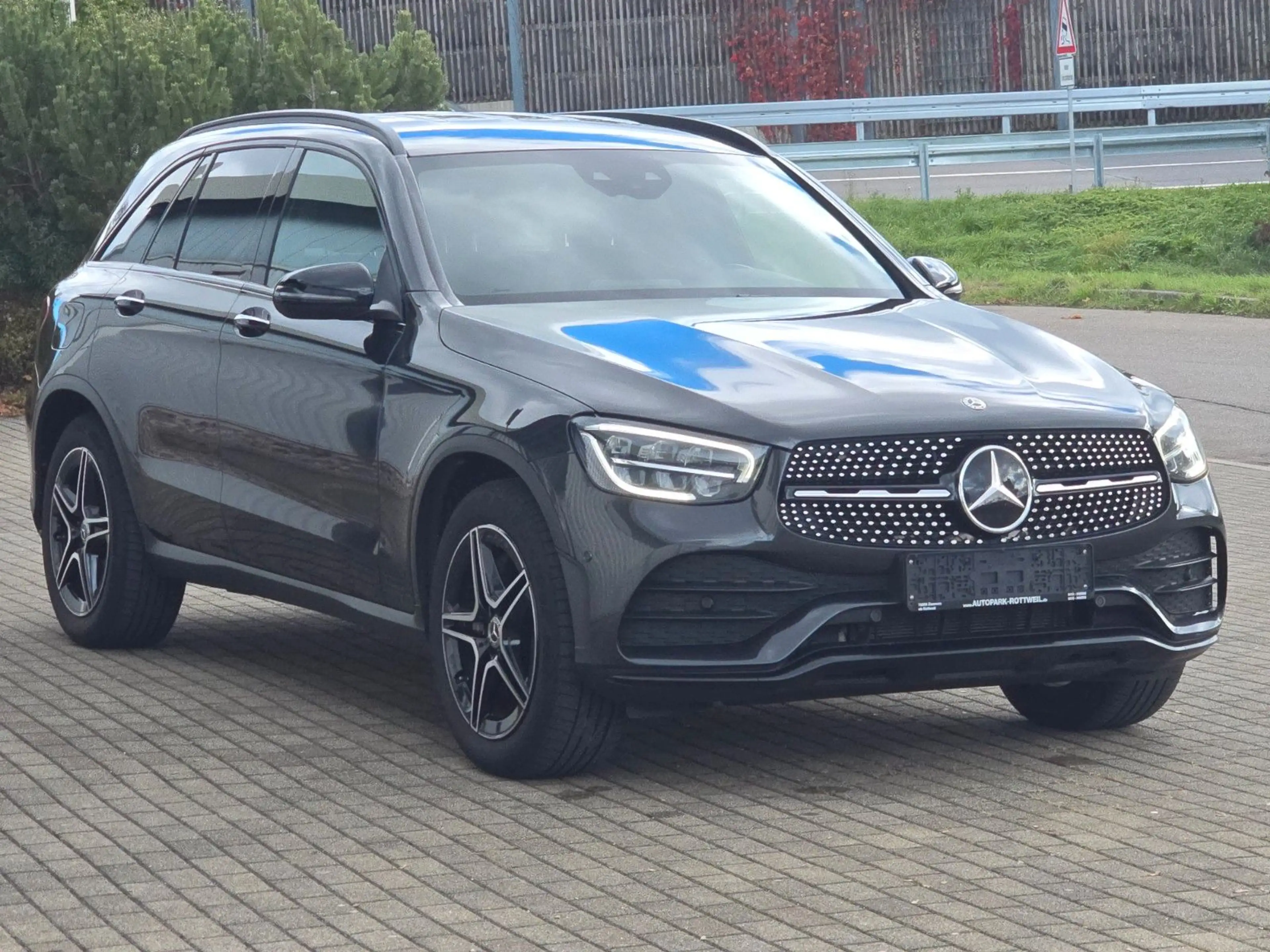 Mercedes-Benz GLC 200 /AMG-LINE/NIGHT/LED/BURMESTER/AMBIENTE — photo 3