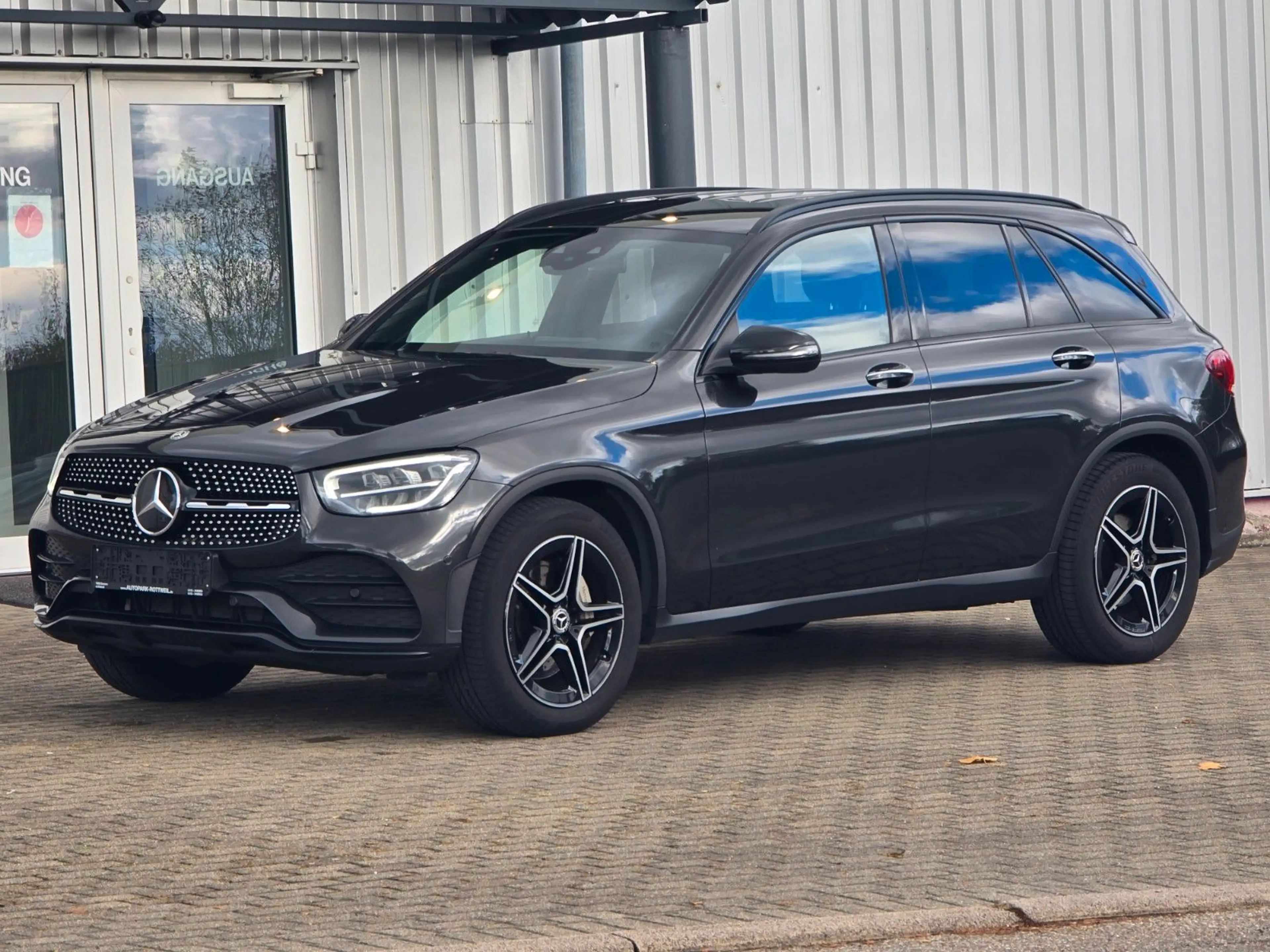Mercedes-Benz GLC 200 /AMG-LINE/NIGHT/LED/BURMESTER/AMBIENTE
