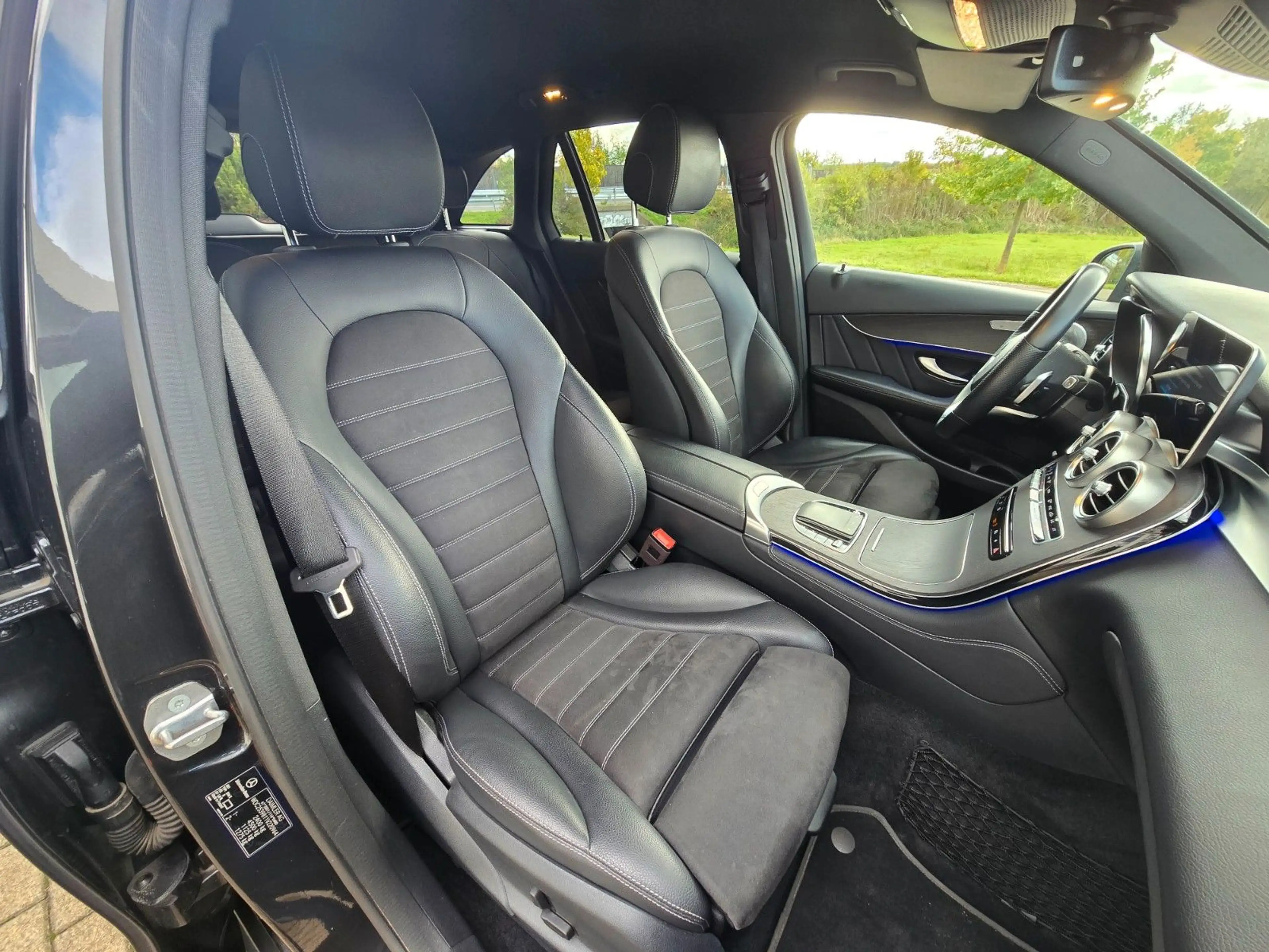 Mercedes-Benz GLC 200 /AMG-LINE/NIGHT/LED/BURMESTER/AMBIENTE — photo 15