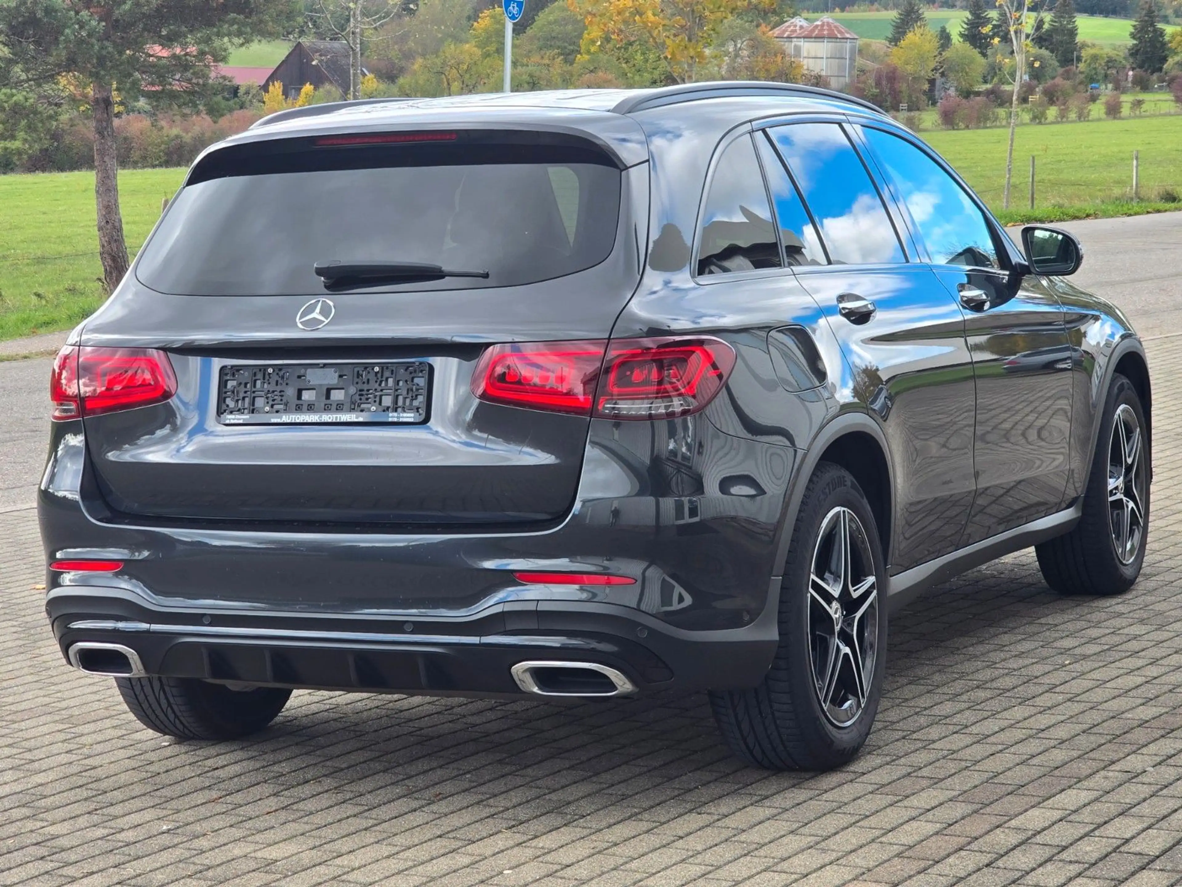 Mercedes-Benz GLC 200 /AMG-LINE/NIGHT/LED/BURMESTER/AMBIENTE — photo 5