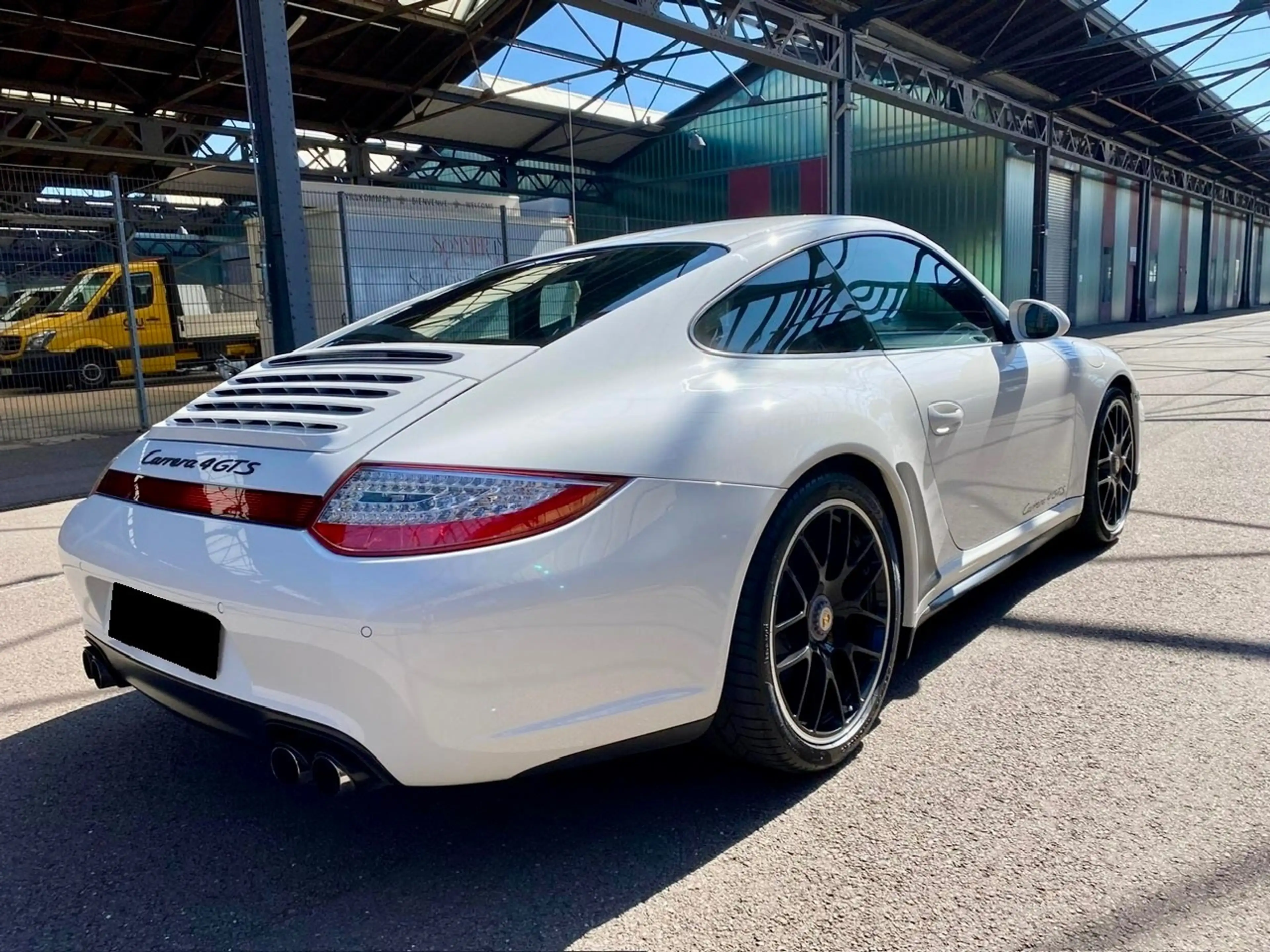 Porsche 997 Carrera 4 GTS Coupe — photo 5