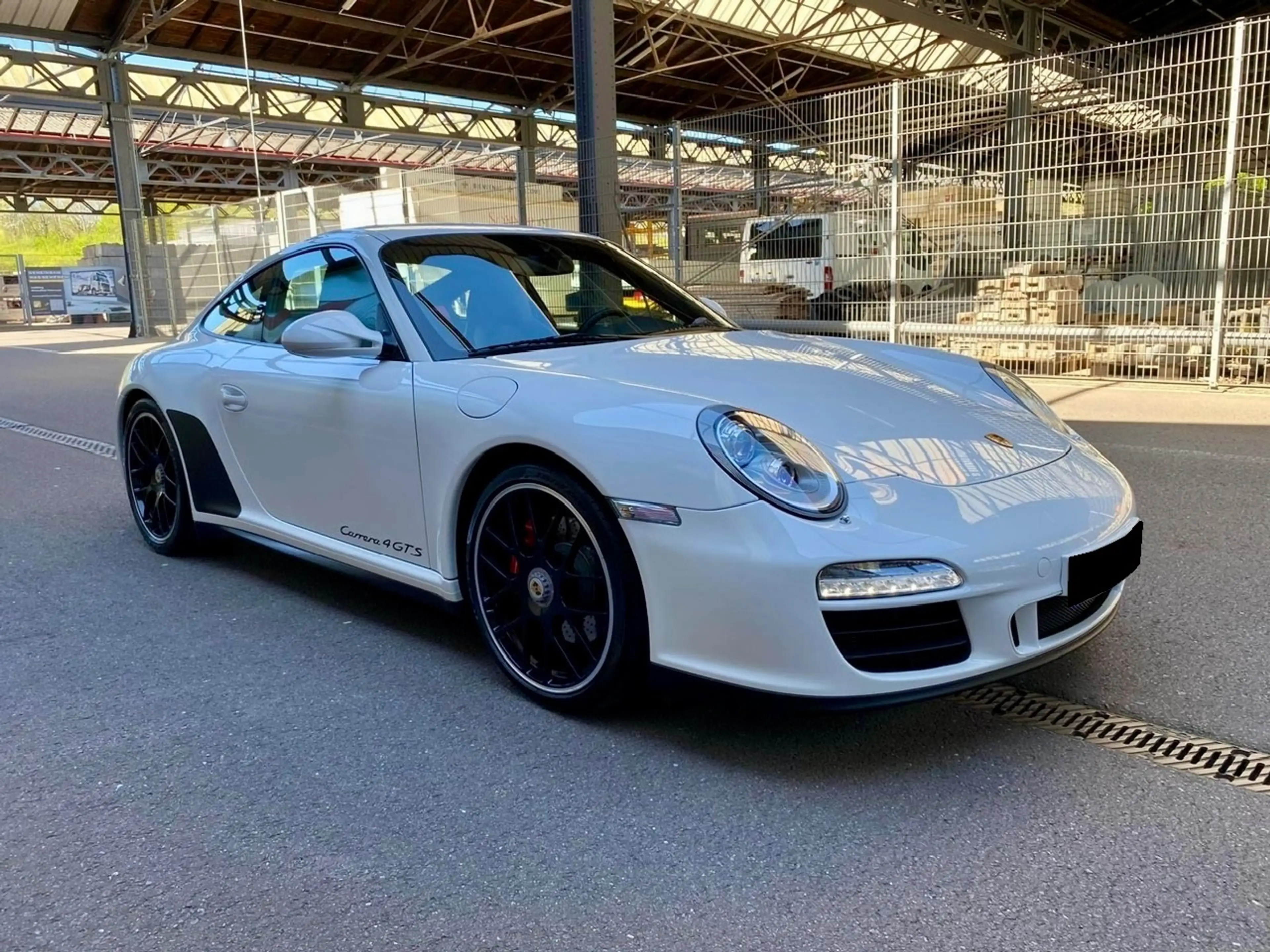 Porsche 997 Carrera 4 GTS Coupe — photo 2