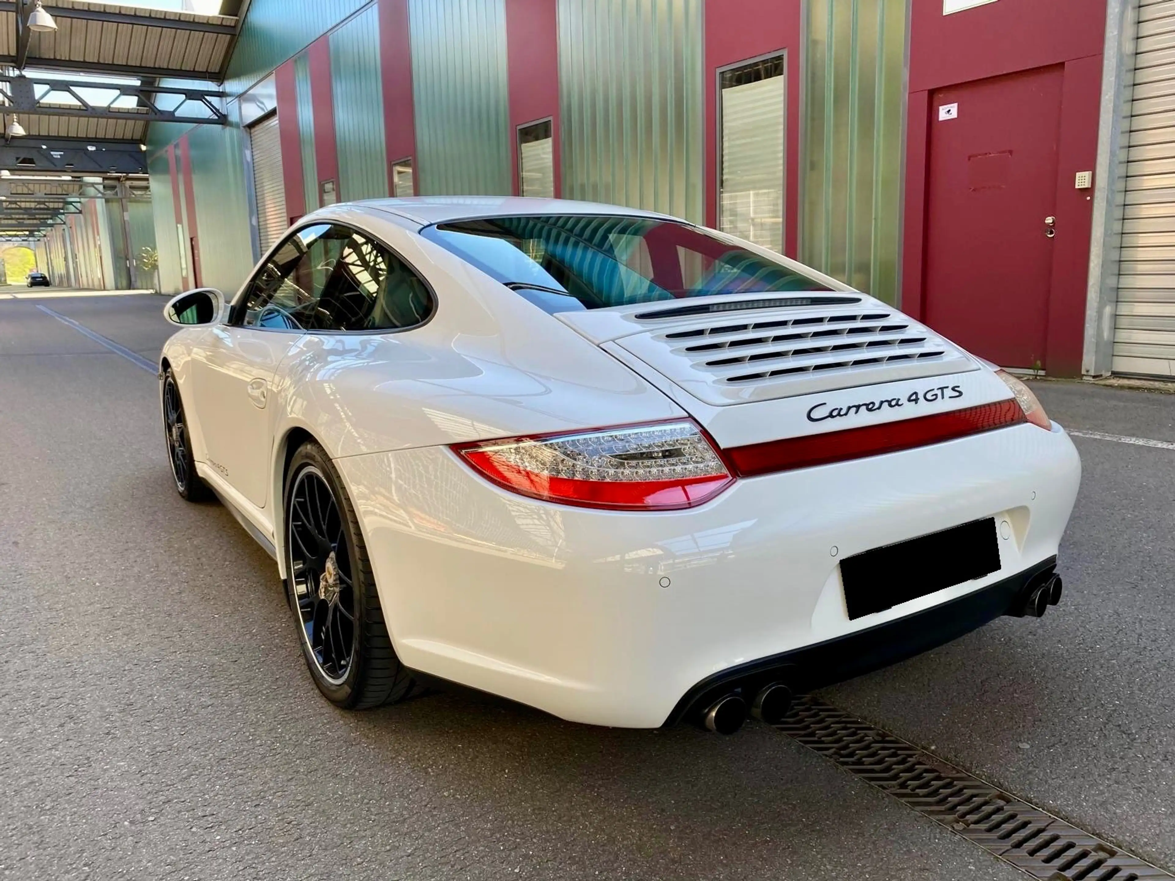 Porsche 997 Carrera 4 GTS Coupe — photo 8
