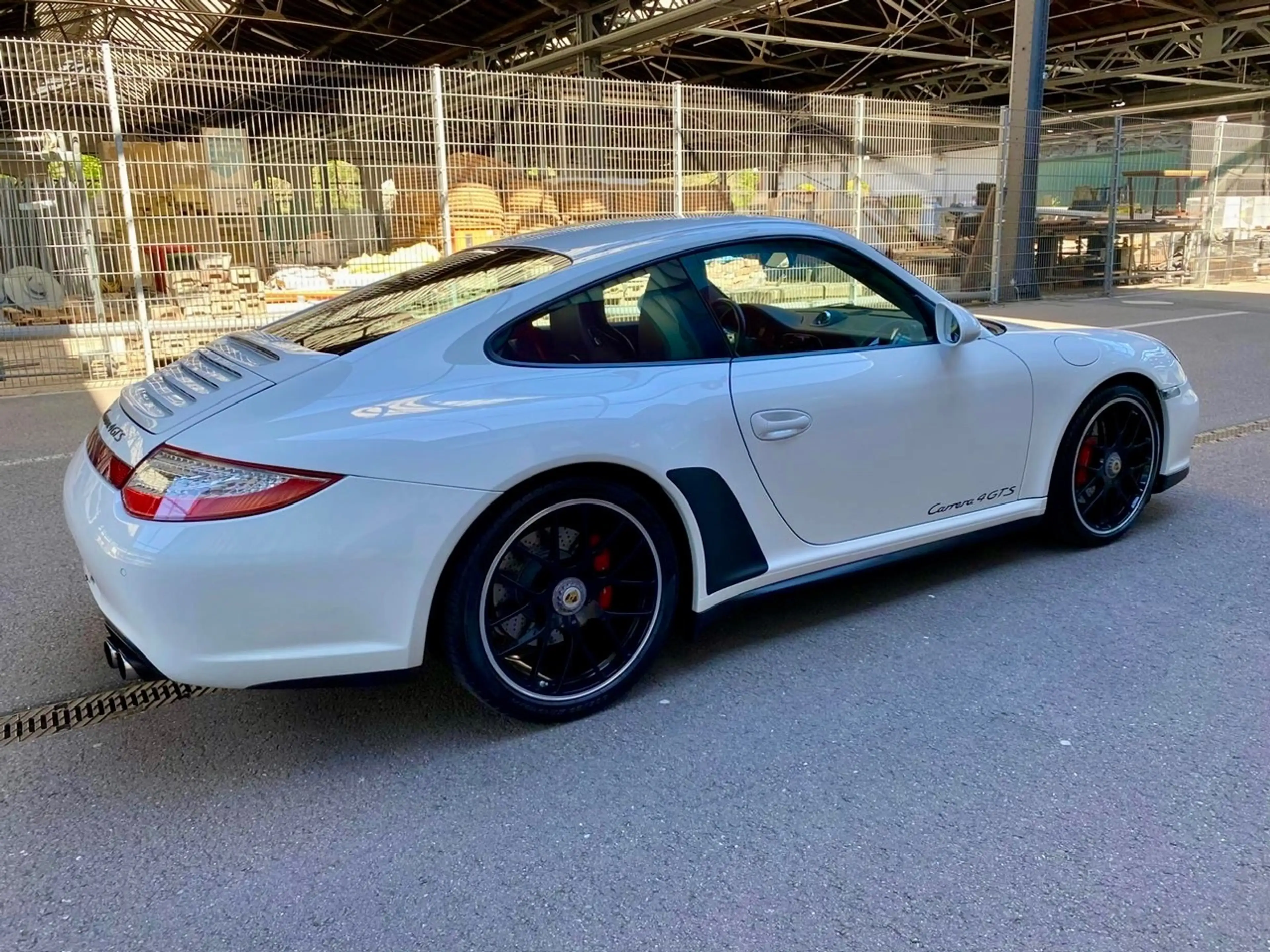 Porsche 997 Carrera 4 GTS Coupe — photo 4