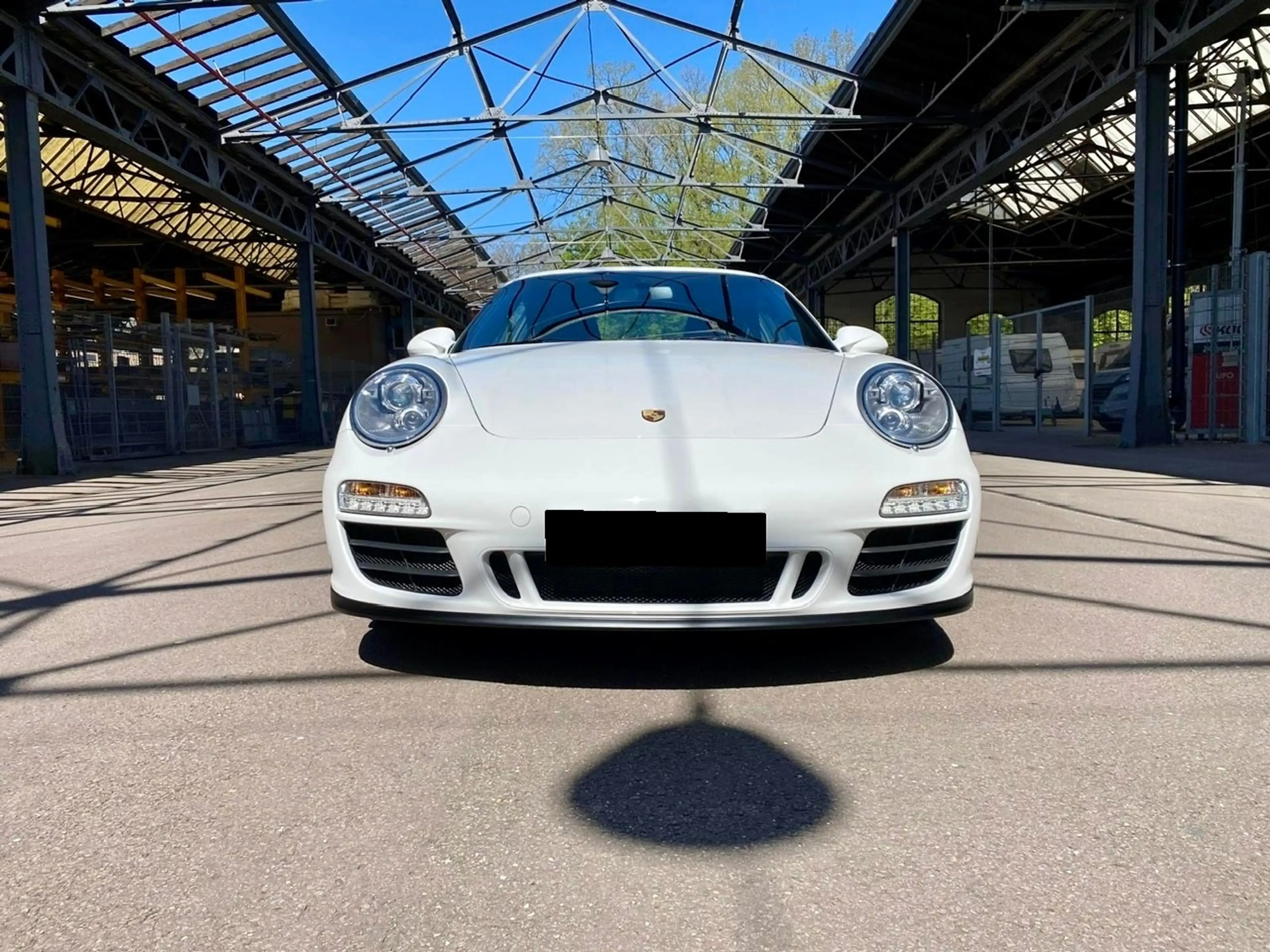 Porsche 997 Carrera 4 GTS Coupe — photo 3