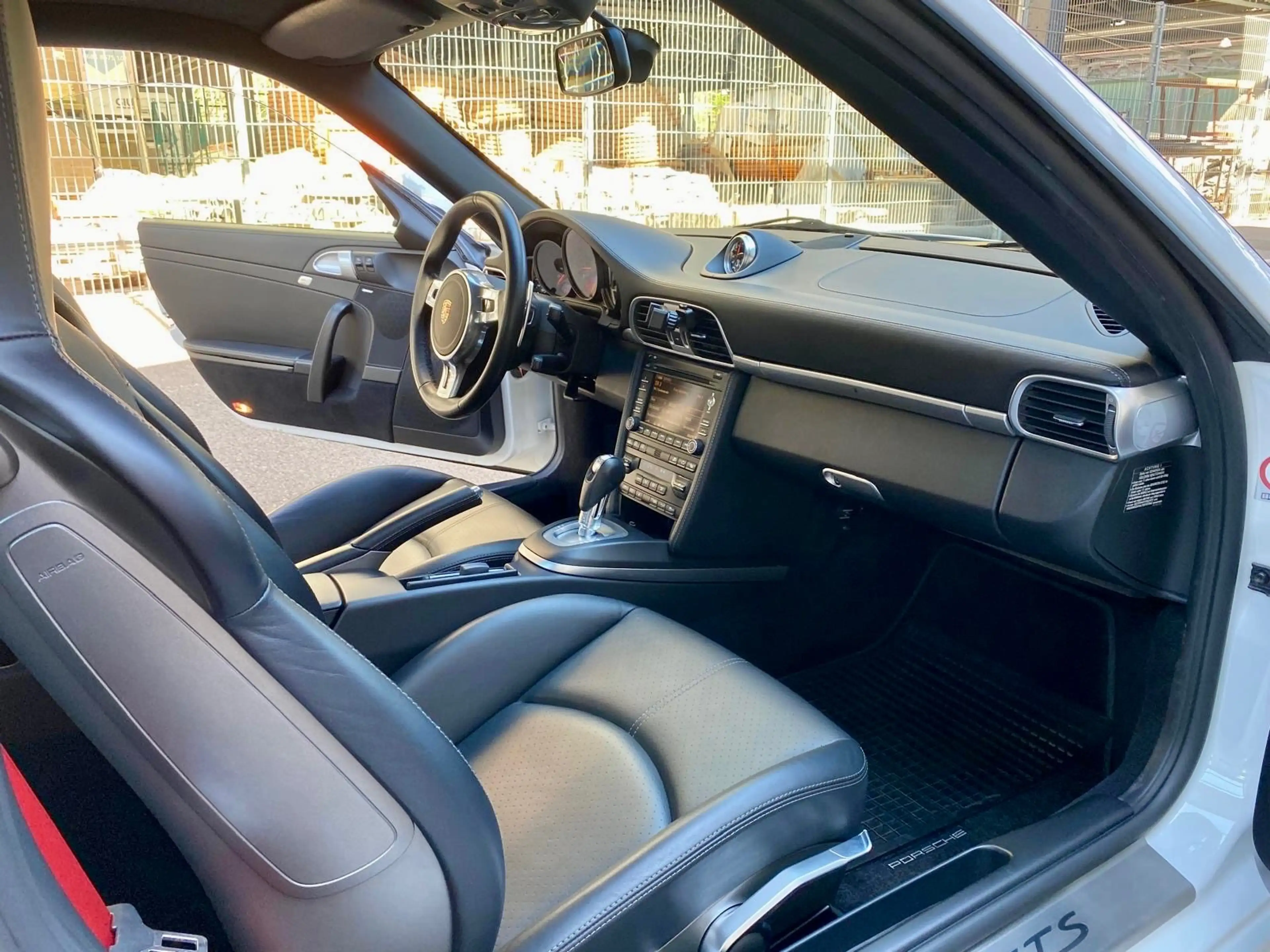 Porsche 997 Carrera 4 GTS Coupe — photo 14