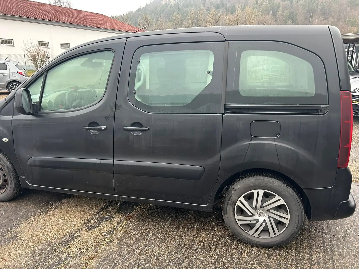 Citroen Berlingo 1.6 Hdi 114PS Selection PKW 2-schiebetüren Schwarz - 2