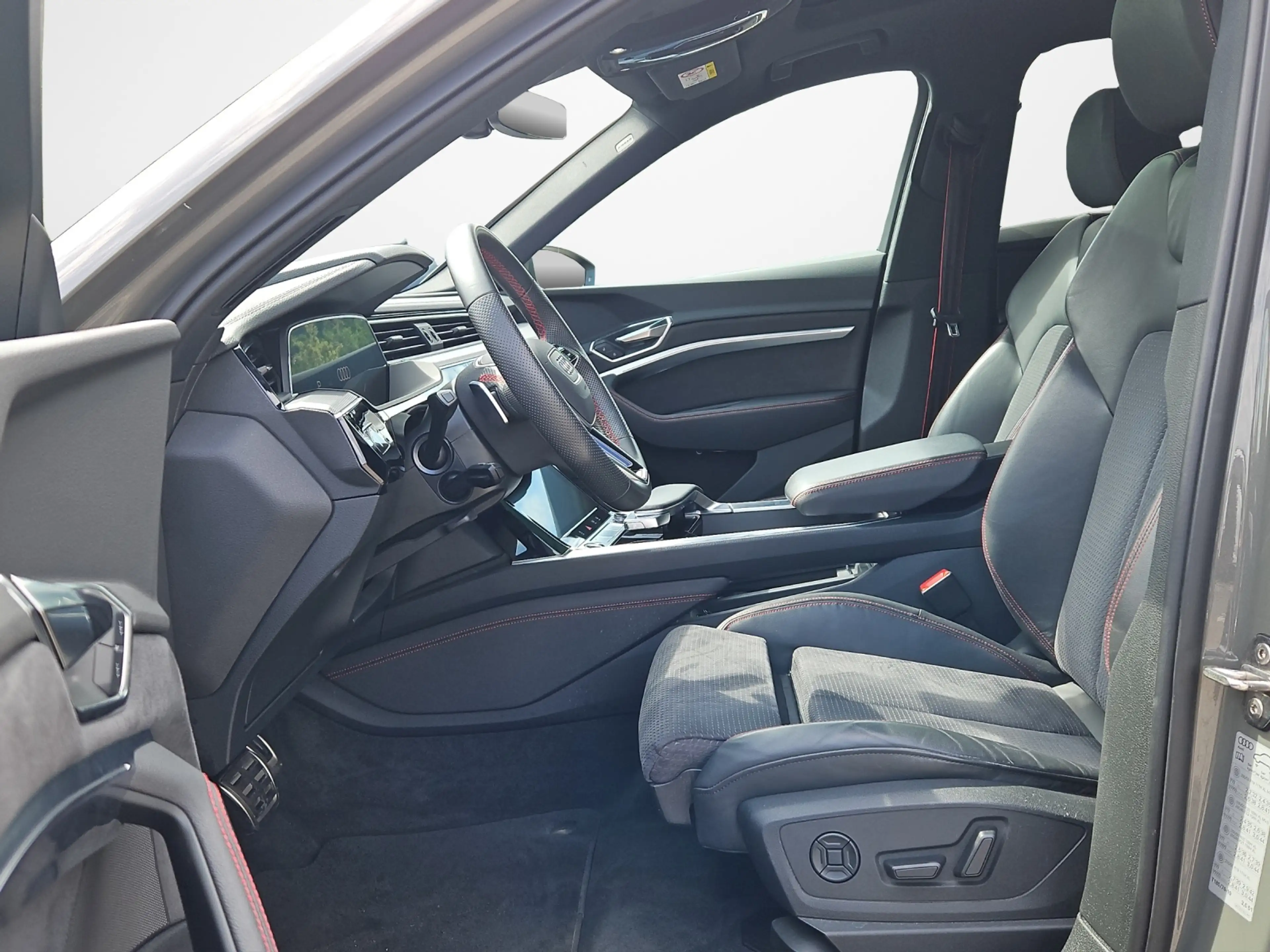 Audi Q8 e-tron 50 quattro S line NaviPlus Matrix 22-Zoll Pano ... — photo 7
