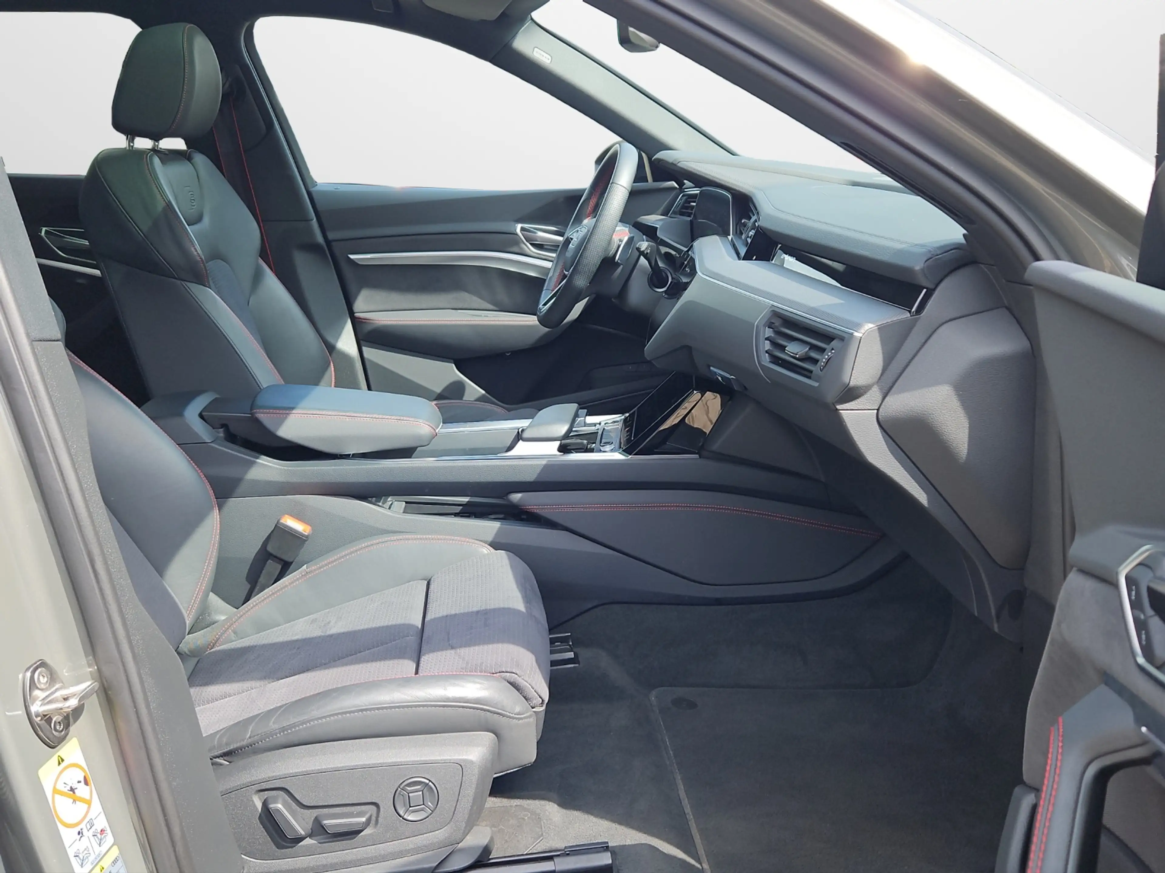 Audi Q8 e-tron 50 quattro S line NaviPlus Matrix 22-Zoll Pano ... — photo 13