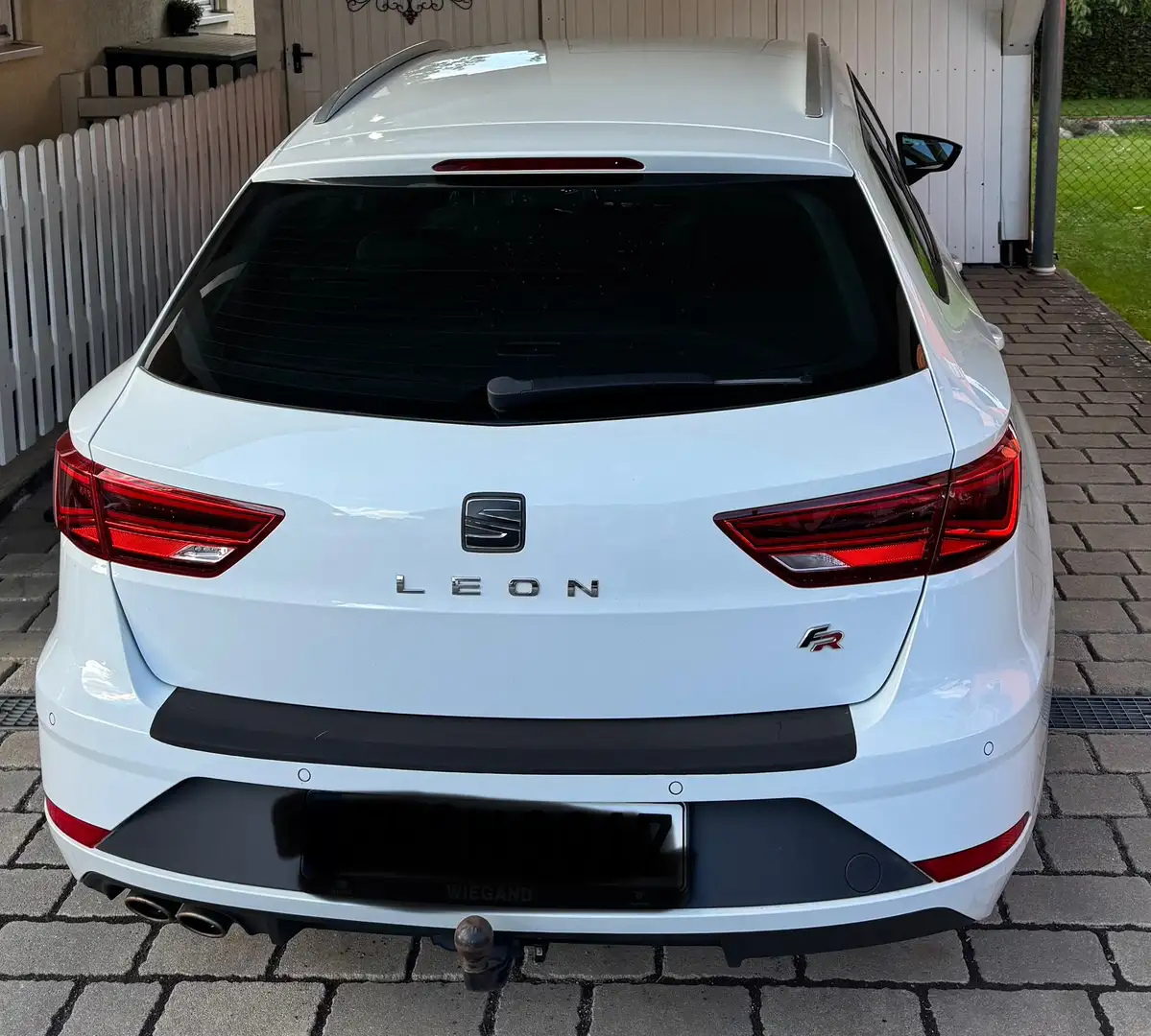 SEAT Leon ST 2.0 TSI DSG OPF FR Weiß - 2
