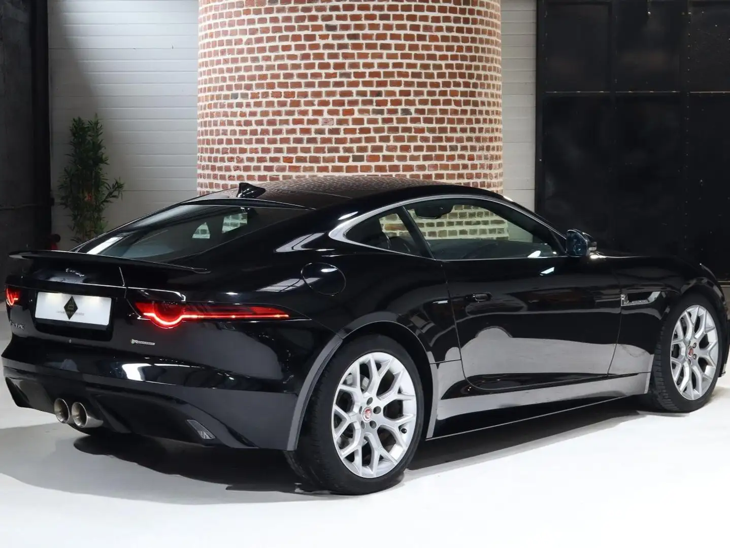 Jaguar F-Type F-Type Coupé 3.0 V6 340 R-Dynamic Schwarz - 2