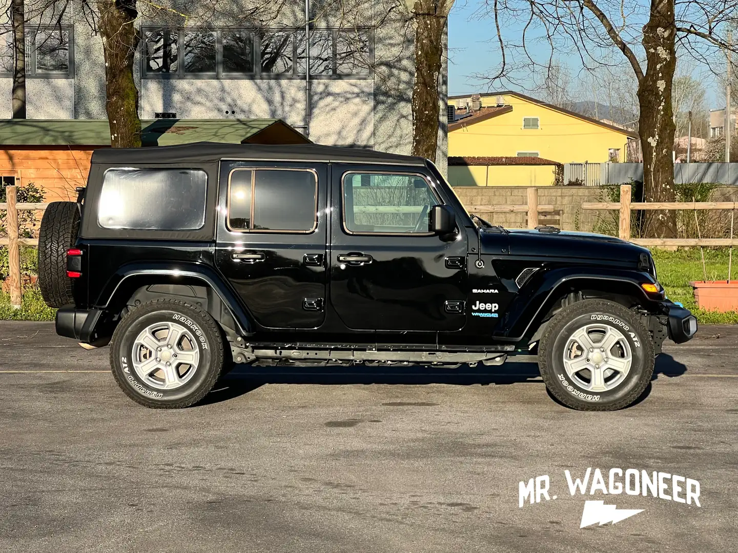 Jeep Wrangler 2022 Jeep Wrangler 2.0 PHEV ATX 4xe Sahara A Zwart - 1